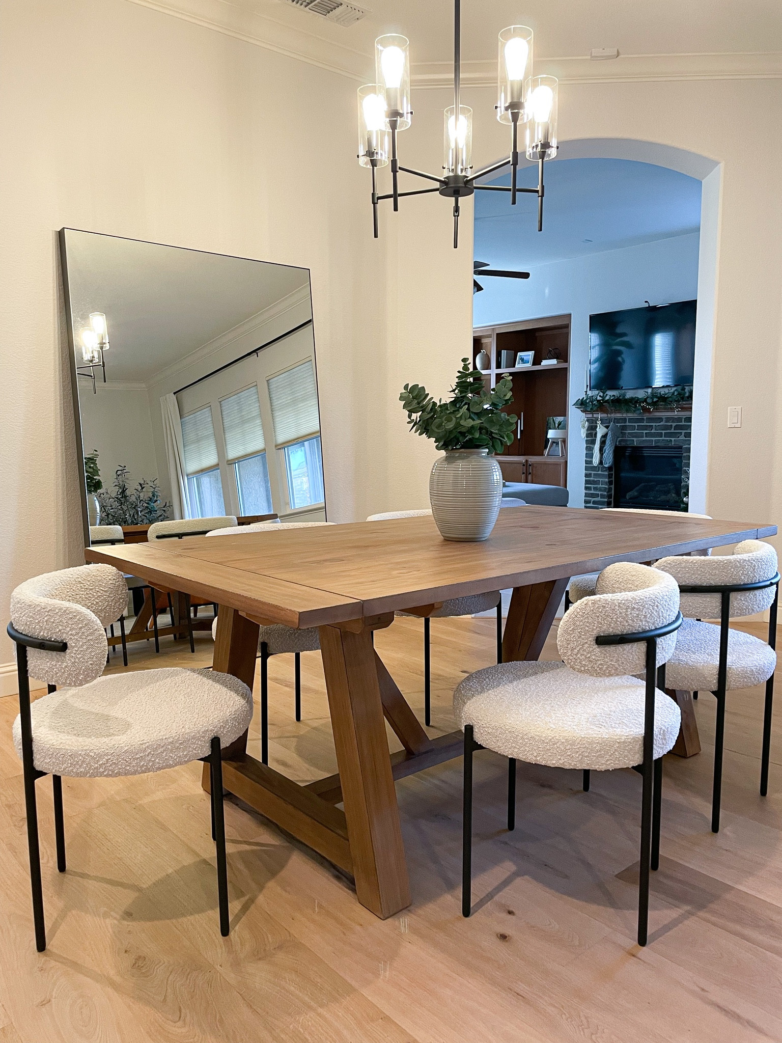 I am in love with my new dining chairs! They are great quality. 

Home decor, dining table, dining chairs, dining table decor, kitchen, large mirror

#LTKstyletip #LTKFind #LTKhome