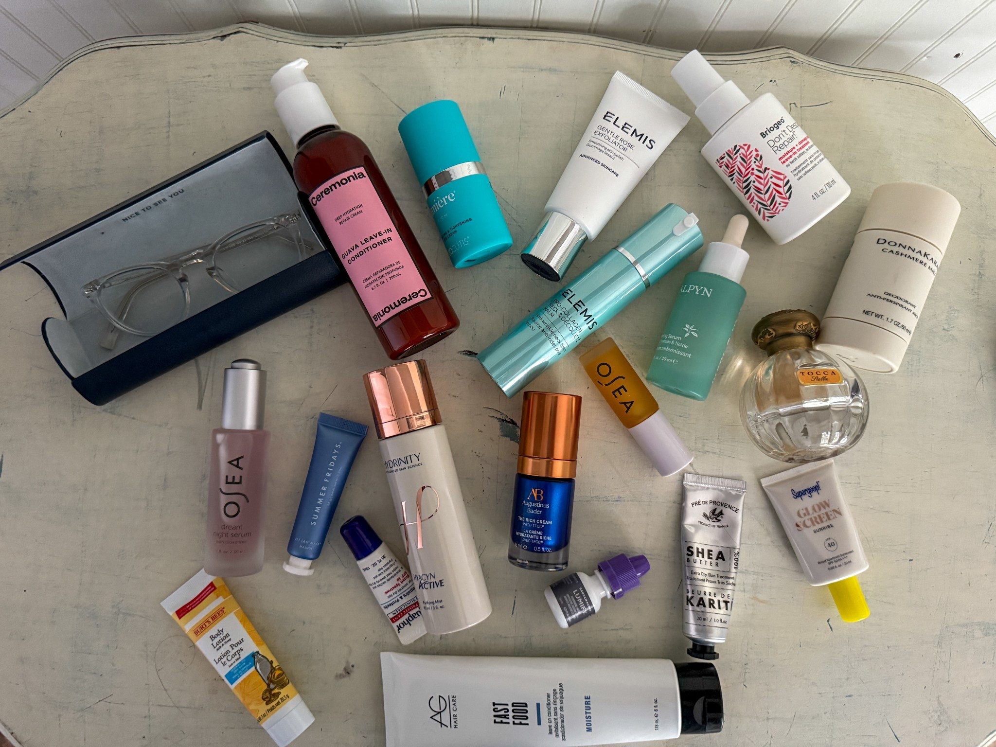 ✨ Current obsessions in my beauty bag ✨

Lately, I havebeen reaching for a few tried-and-true favorites that make my everyday routine feel effortless: a nourishing skincare staple, a hair hero that actually tames the humidity, and a beauty product that pulls it all together. Simple, effective, and making me feel my best. 💫

P.S. Use code IMFIIXNTOBLOG20 for 20% off your purchases @ceremonia 

What products are you loving right now? Drop your must-haves below—I always love a good recommendation. 💕