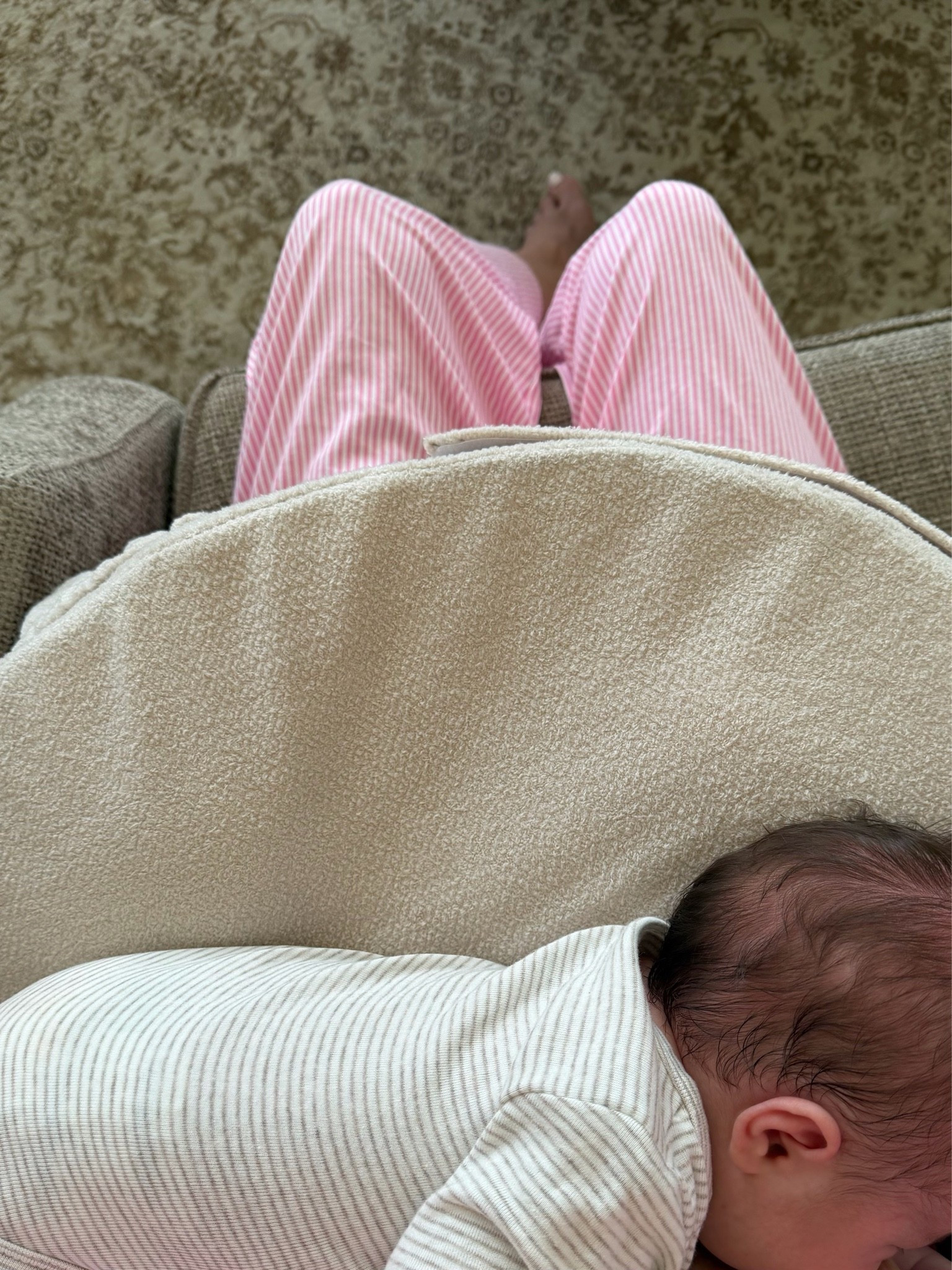 the best supportive breast feeding pillow, I can be hands free, scrolling on my phone while she’s happily feeding 👶🏼

#LTKbaby #LTKgiftguide #LTKmaternity
