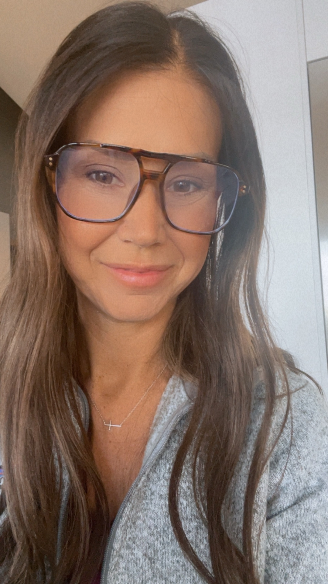 Blue light glasses

These glasses can effectively resist harmful blue light from digital screens, and can significantly reduce eye fatigue, glare, headaches, migraines caused by games or reading mobile TV digital displays.