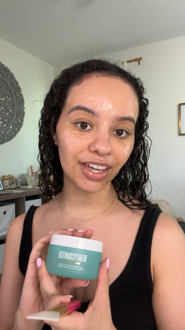 The Beauty Counter clean-beauty Reflect Effect smoothing face mask exfoliates and brightens at the same time! 

#LTKU #LTKVideo #LTKBeauty