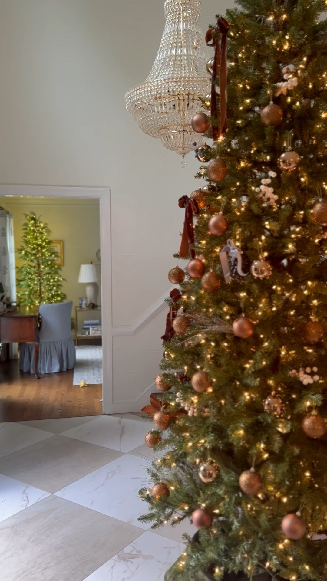 ✨ My foyer tree is always my favorite to put up. This year’s theme was inspired by the magnolia leaf — deep green paired with a rich chocolate brown. 🤎 I found the most beautiful brown ornaments on Wayfair (packaged so well!) and added chocolate velvet bows and a few magnolia leaves for texture.
Beside the tree, I created a small holiday vignette with a fresh rosemary plant, a classic glass hurricane, and an evergreen diffuser that makes the whole downstairs smell like Christmas morning. It even makes my faux tree feel real when guests arrive. 🌲
Linking everything from Wayfair that I used to pull this together! @wayfair #wayfairpartner #Wayfair   #LTKholiday #LTKhome #ad


#LTKHoliday #LTKHome #LTKSeasonal