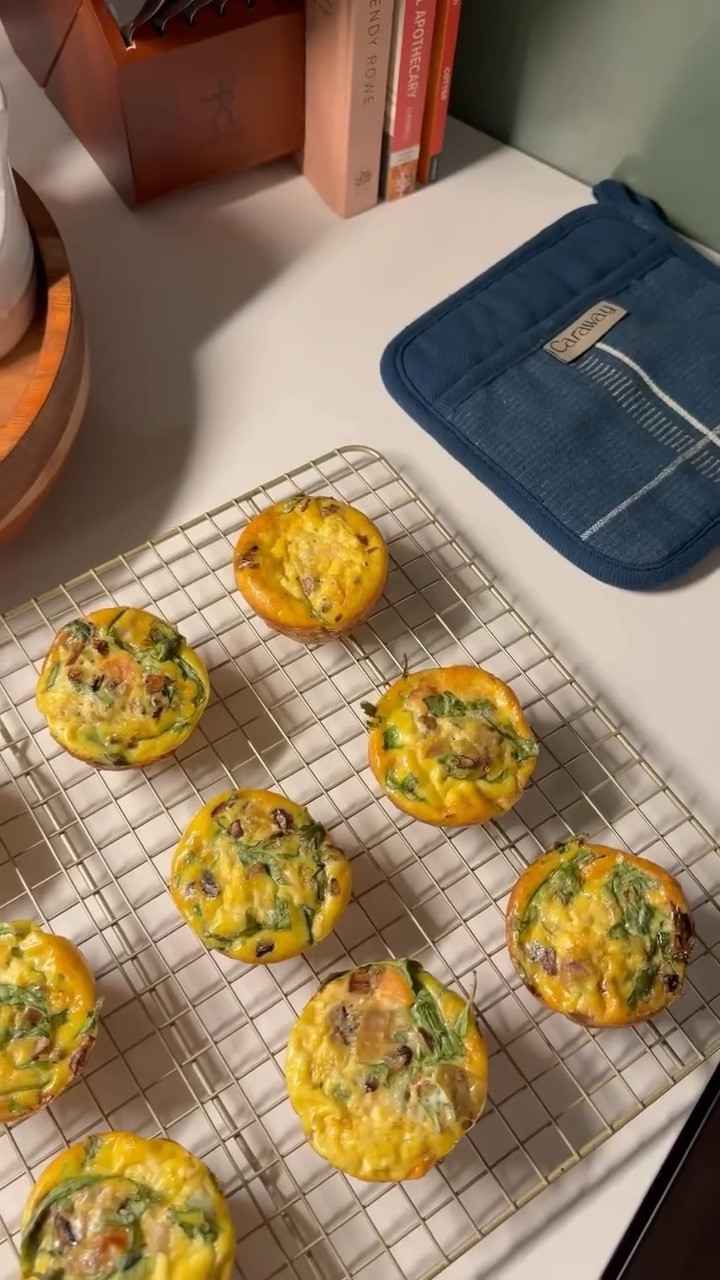 Smoked Salmon & Arugula Egg Bites 🥚

A nutrient-dense, protein-rich breakfast that supports blood sugar balance, satiety, and steady energy.

Why this combo works:
• High-quality protein from eggs + salmon → supports muscle, hormones, and fullness
• Healthy fats → slow digestion and help stabilize blood sugar
• Fiber + phytonutrients from arugula, mushrooms, & scallions → support digestion + detox pathways

Ingredients:
Eggs, coconut milk, smoked salmon, sautéed mushrooms & scallions, fresh arugula, salt & pepper
(Baked in the oven, pan lightly greased with avocado spray)

How to make:
Whisk eggs + coconut milk → fold in veggies & salmon → bake in non-toxic @caraway_home bakeware at 350°F for 20–25 minutes.

Nutrition (approx per egg bite):
✨ 120–140 calories
✨ 10–12g protein
✨ Blood-sugar friendly

An easy, make-ahead breakfast that actually nourishes 💛.

Save this for busy mornings.

#wholefood #mealprepideas #caraway #nutrientdense #nourishyourbody