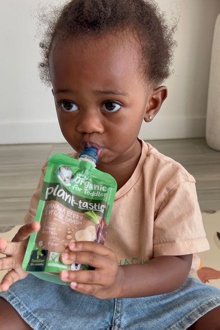 #AD Having easy snacks around is a must when you have little ones running
around. @Gerber’s Plant-tastic Toddler Banana Berry Veg Smash Snacks Pouch
has been a hit, made with bananas, chickpeas, blueberries, spinach, and purple
carrots with oats. Its nice to have snacks that are tasty and full of good
ingredients! Pick some up for your little one on your next @Target run!
#AnythingForBaby #GerberBabyAtTarget #Target #TargetPartner #liketkit @shop.LTK liketk.it/xx