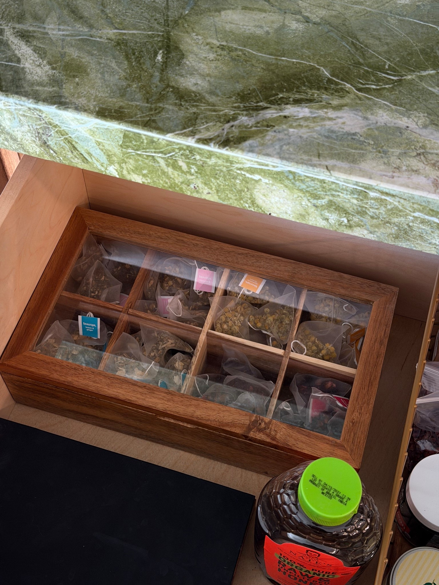 Tea organizer 