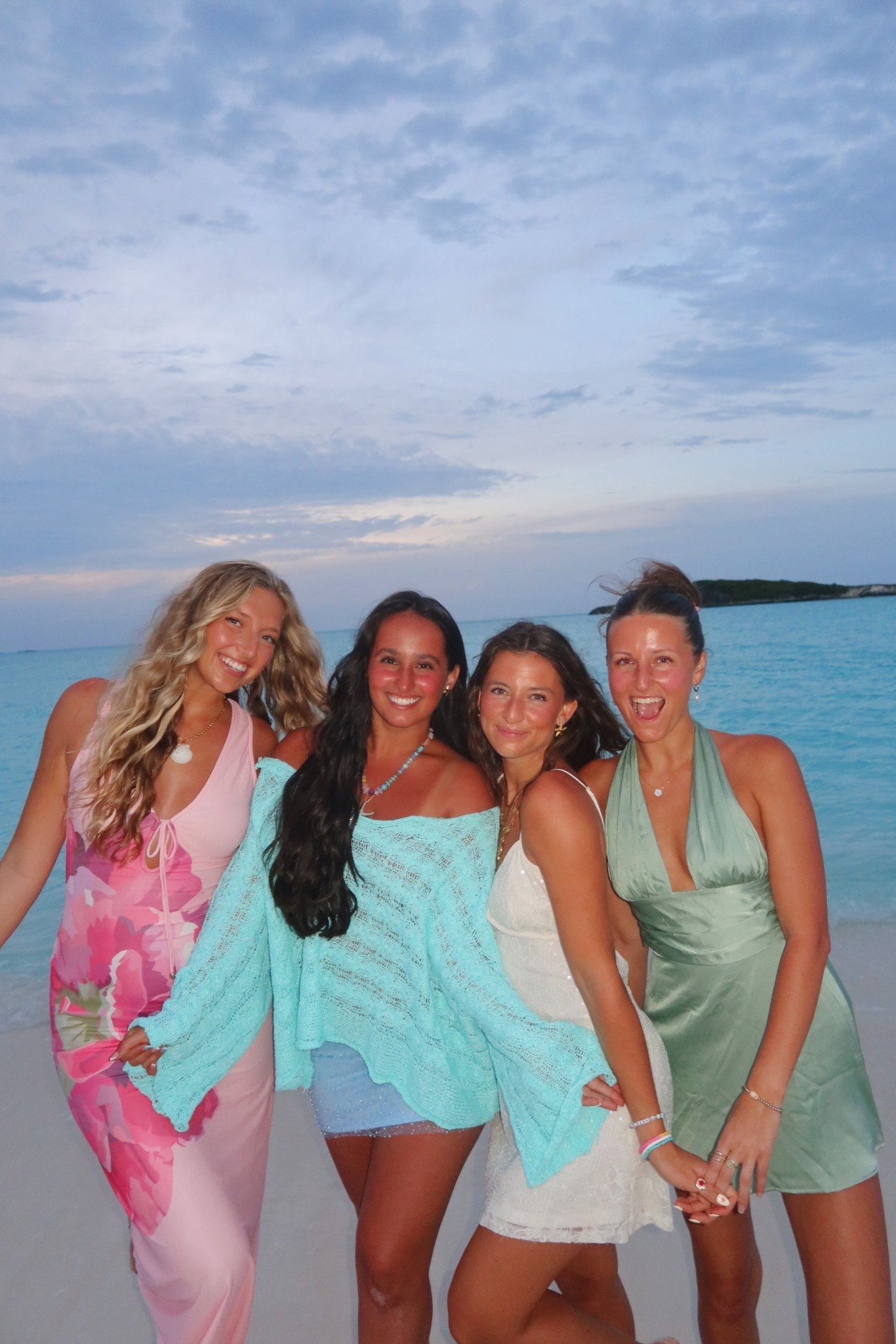 Girls night on the beach!! This is what dreams are made of 🫶🏻