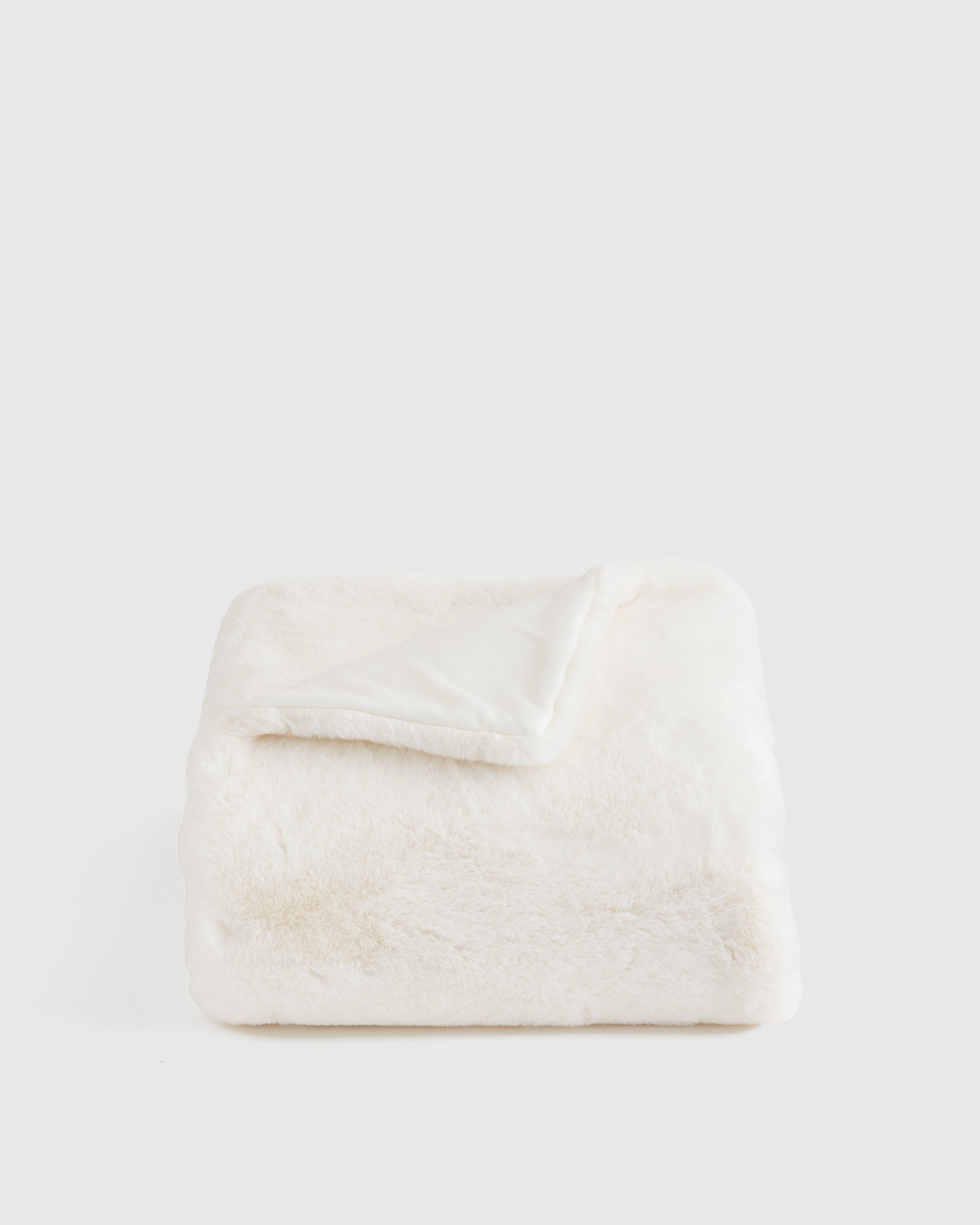 Luxury Faux Fur Throw | Quince
