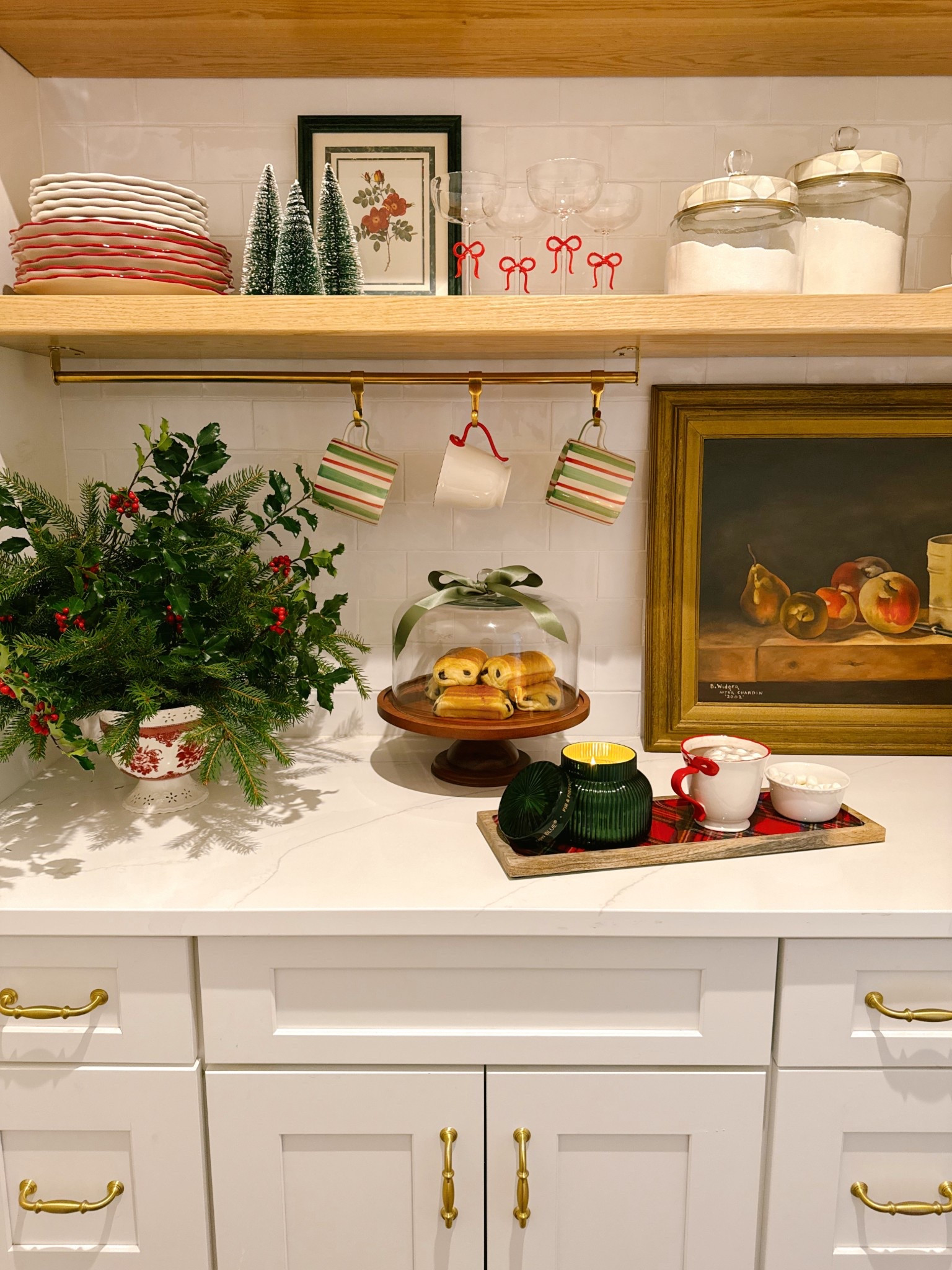 The perfect holiday pantry set up! ❤️