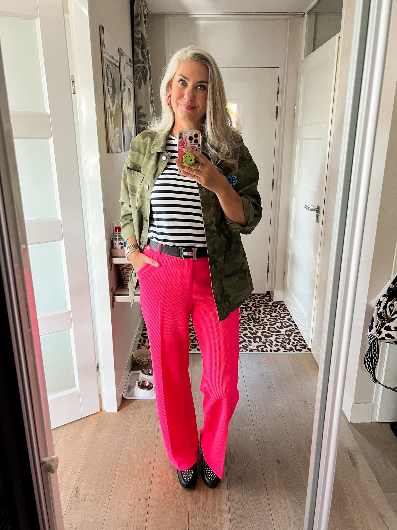 Ootd - Wednesday. Striped t-shirt (old Zara), camouflage jacket (old, BonPrix), neon pink trousers (Pom, Amsterdam 44), black studded loafers (really old Zara)



#LTKeurope #LTKnederlands #LTKspring
