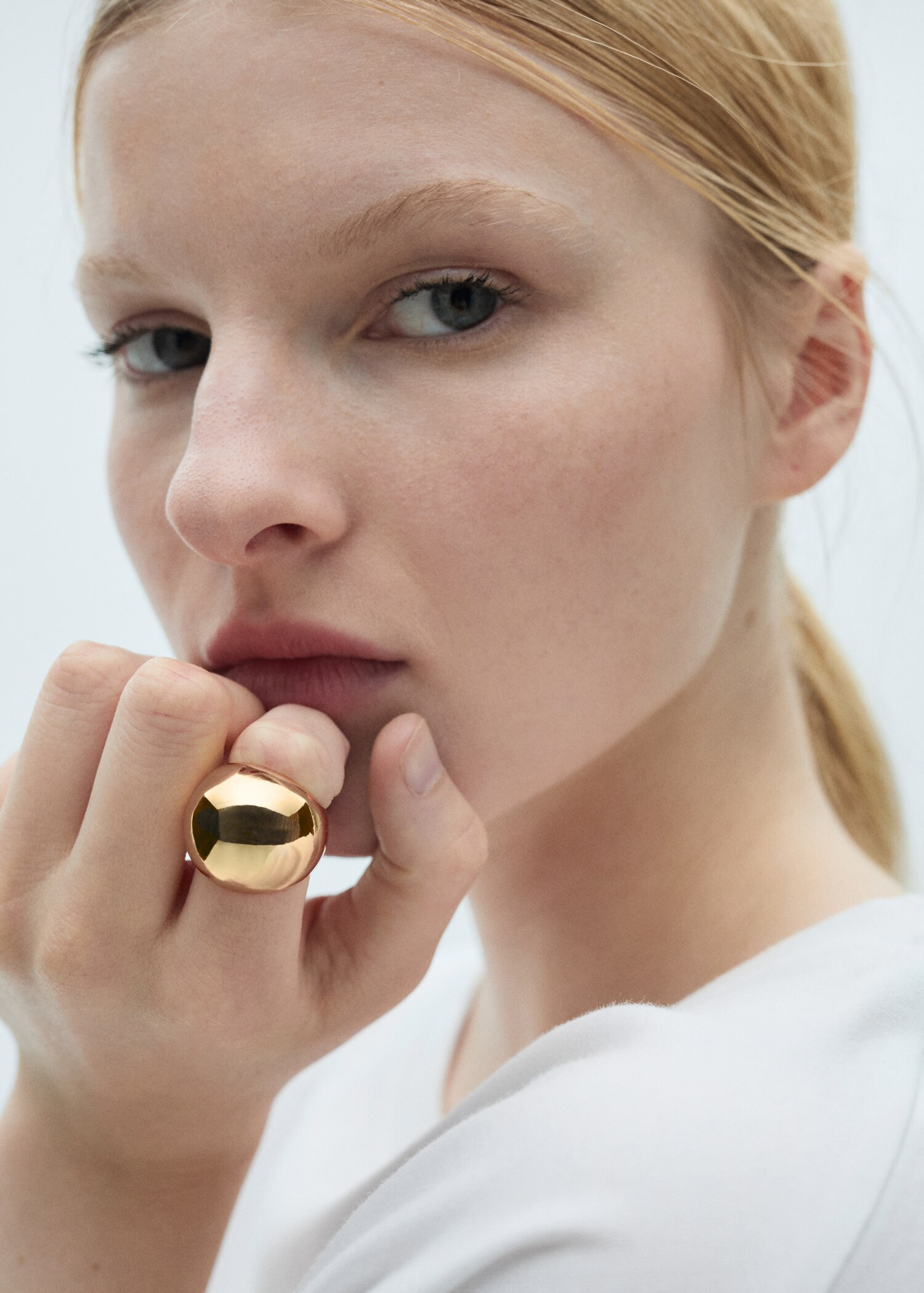 Volume design ring | MANGO (UK)