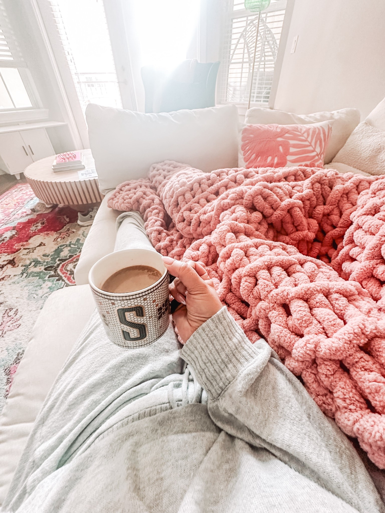 Cozy girly apartment - the pink bachelorette apartment of my dreams! How I decorated my post-divorce home. Aka give me all the cozy, tranquil, girly and pink! 

#LTKHome #LTKdayinmylife