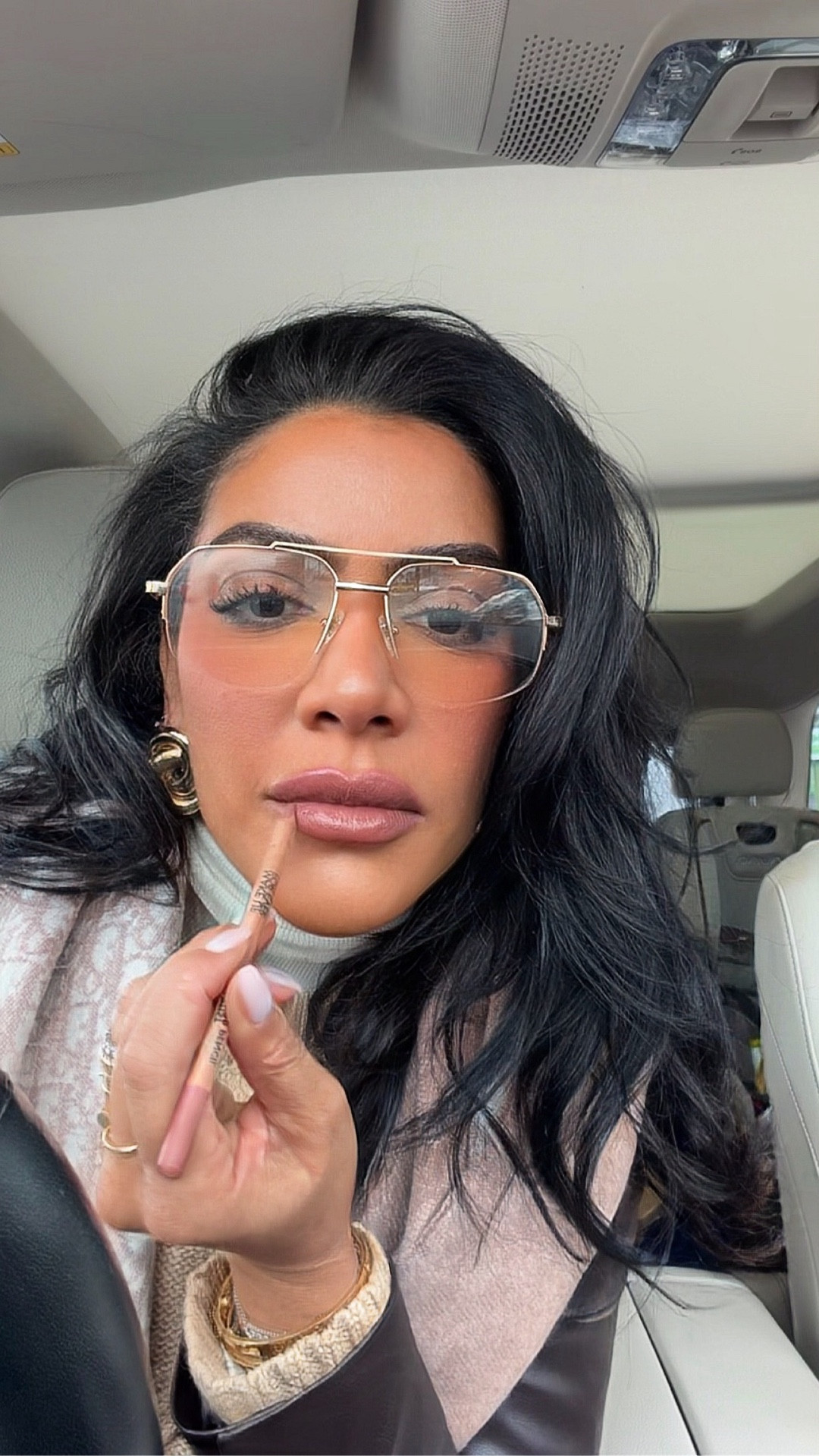 This lip combo is perfection @makeupforever
Using lip liner in the shade - 
wherever walnut
Applying lipstick in the shade - 
606 wherever walnut 
With Lip Gloss in the shade- 
06 wherever Walnut