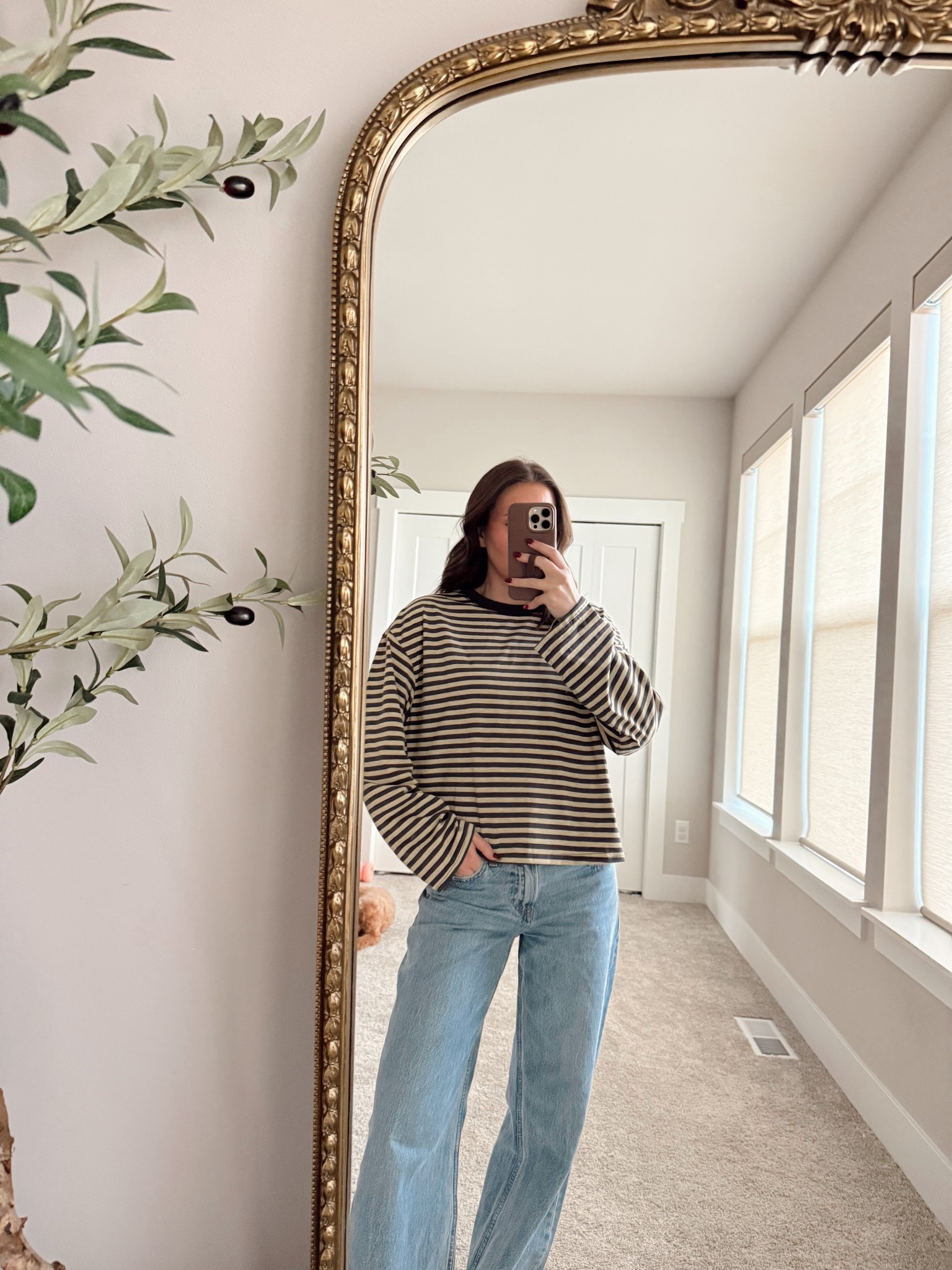 OOTD✨ I love this under $20 long sleeve! It comes in so many colors! I sized up to a medium.

Striped tee | Amazon find | low rise jeans | Amazon style 

#LTKootd
