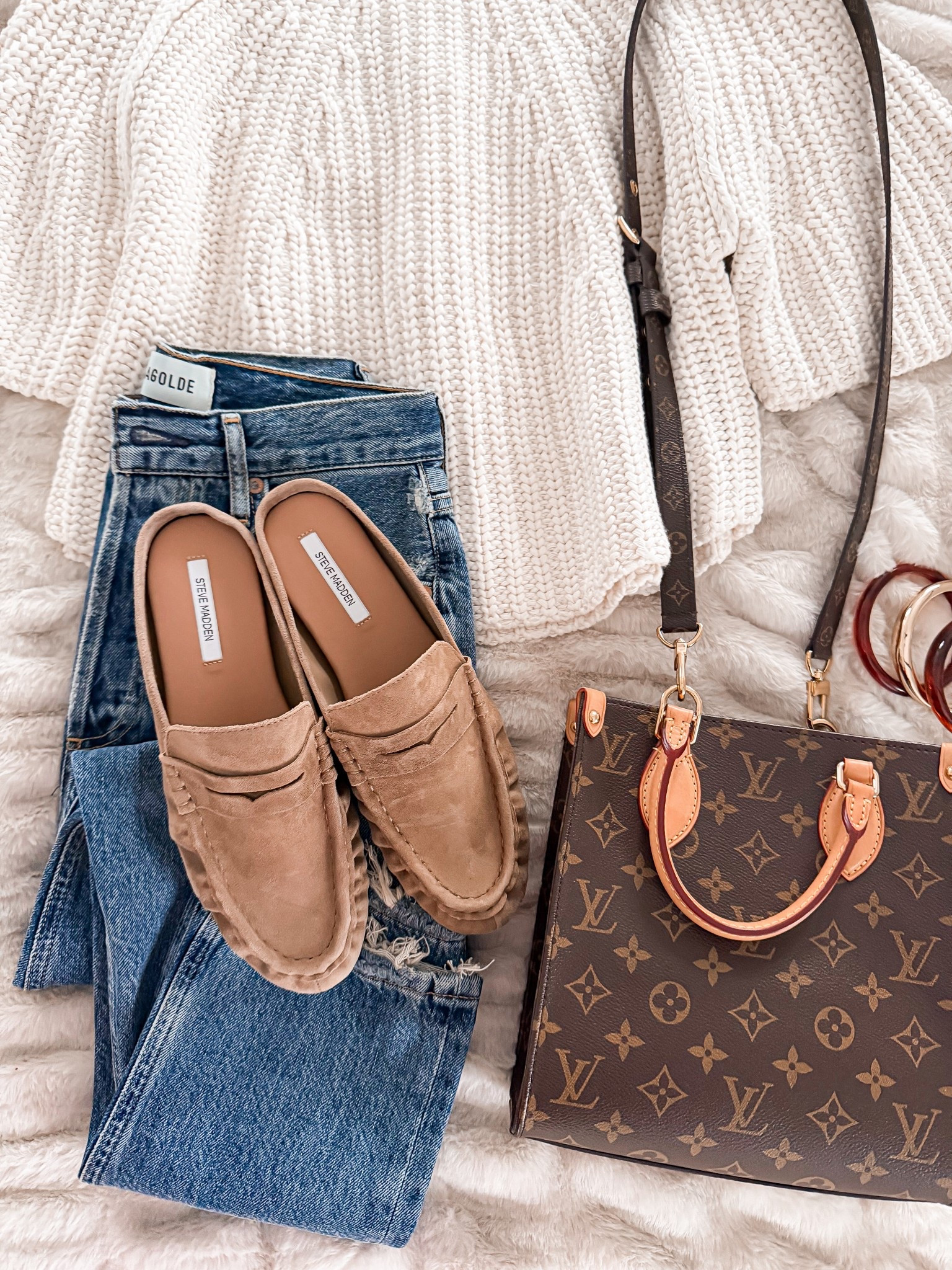 The most perfect everyday flats. So lightweight and comfortable. Run tts 

#LTKOver40 #LTKSeasonal #LTKmomlife