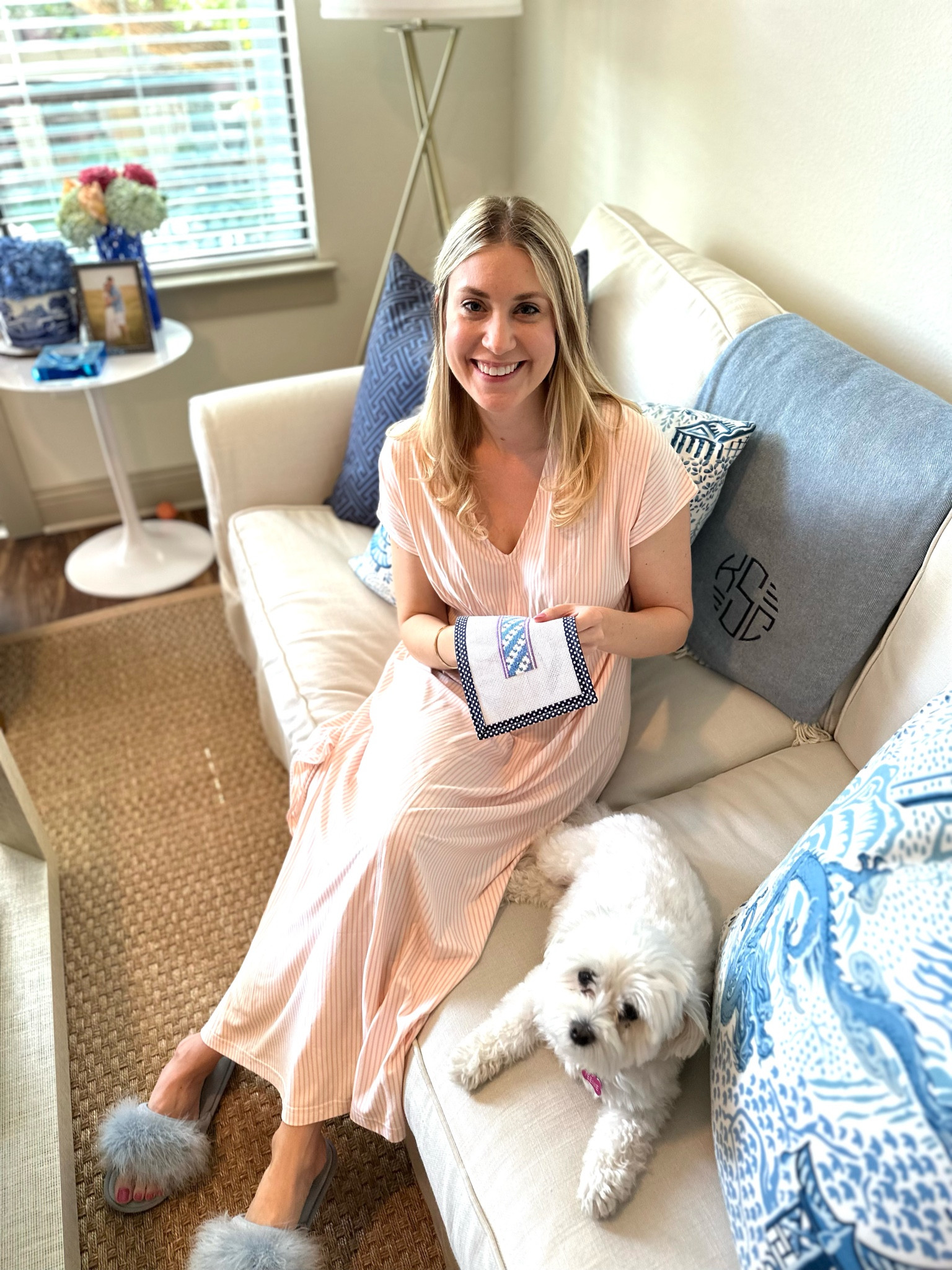 A lazy Sunday lounging in lake! I love their adorable new launch with the prettiest pink prints! I don’t think I’m coming out of this night gown until I need to get ready for work tomorrow 🤣 it’s so comfy! I sized down and think it fits perfectly! 