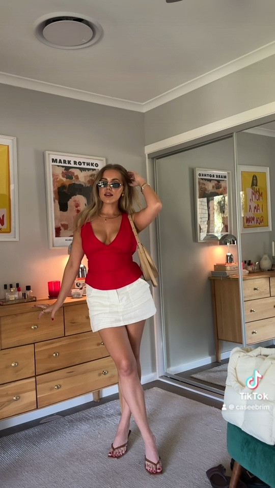 Obsessed with the cut of this top 🍒

#LTKSeasonal #LTKaustralia