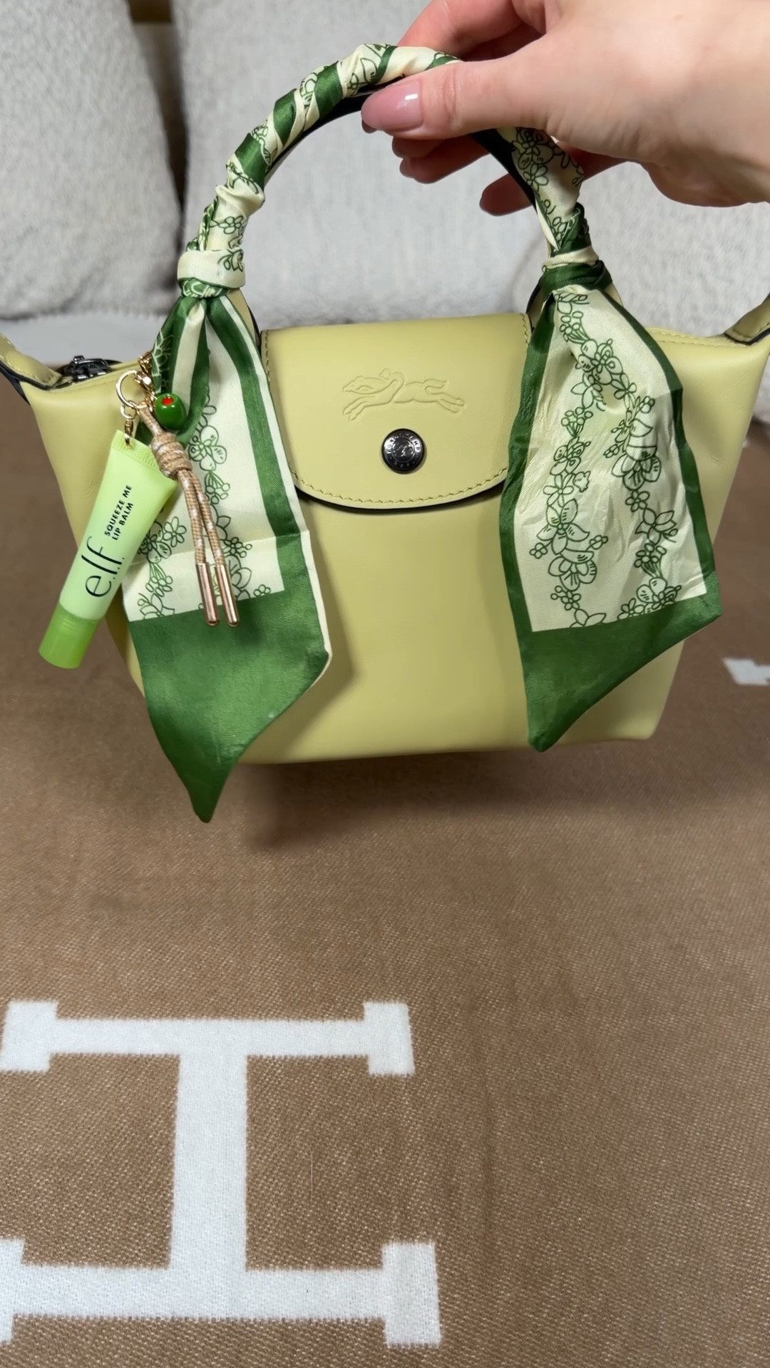 What fits in the extra small Longchamp Le Pliage Xtra leather bag 💚

Murder in an Irish bookshop
Perfume 
Mania holic sunscreen Korean skincare
