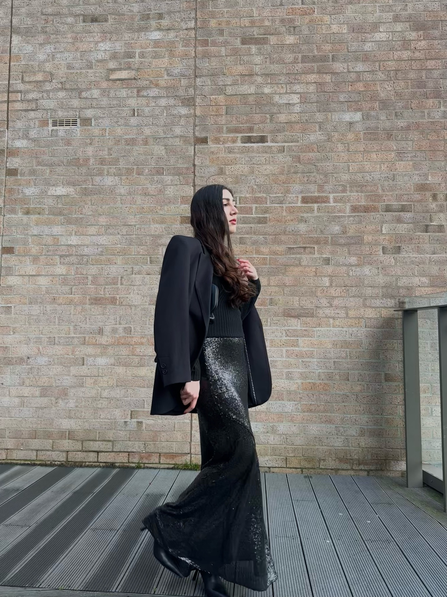 Christmas festive outfit idea sparkle season sequin long skirt black blazer knit clutch bag

LTKFestiveSaleUK #LTKHoliday #LTKfindsunder50