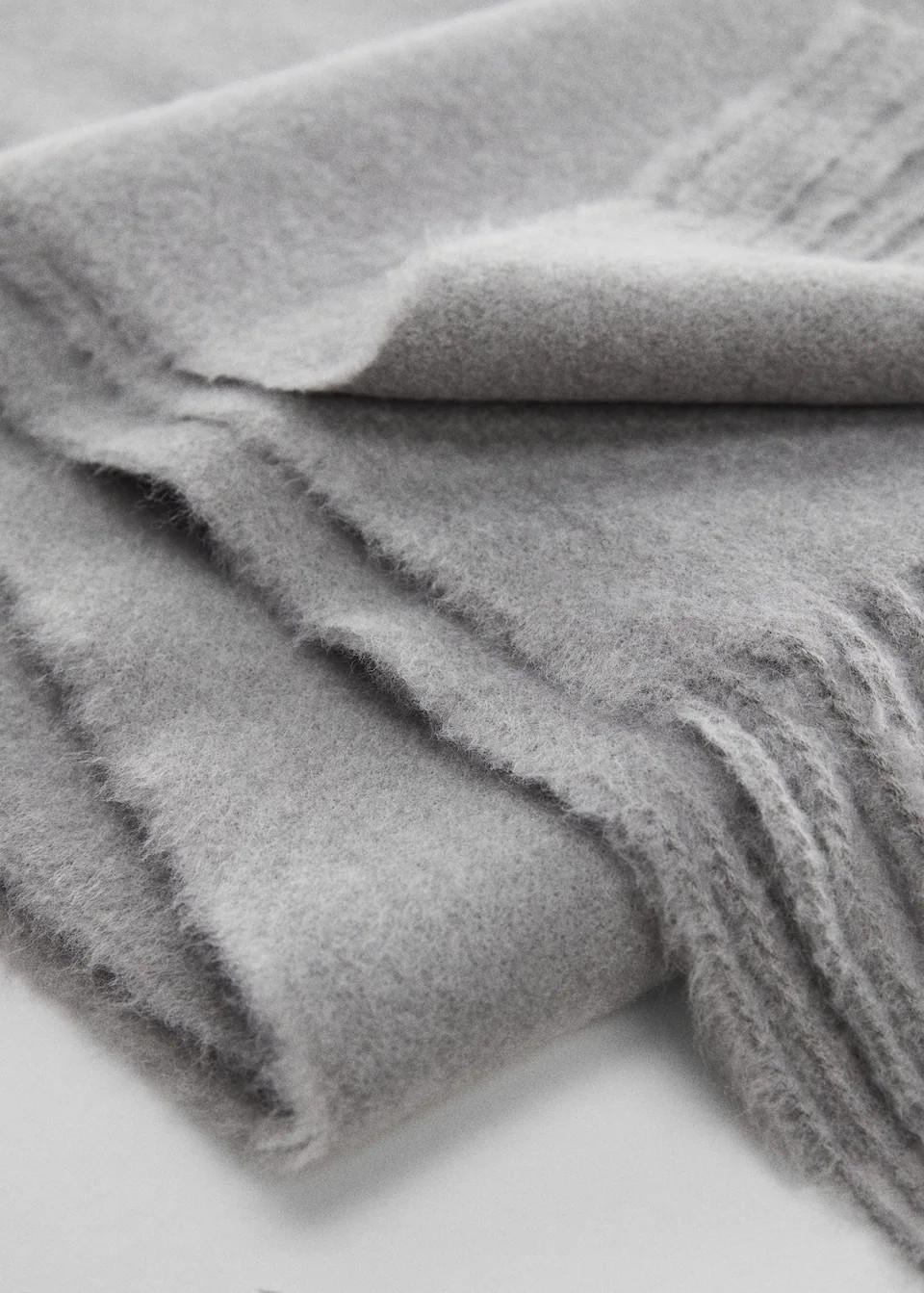 Fringed edge scarf | MANGO (US)