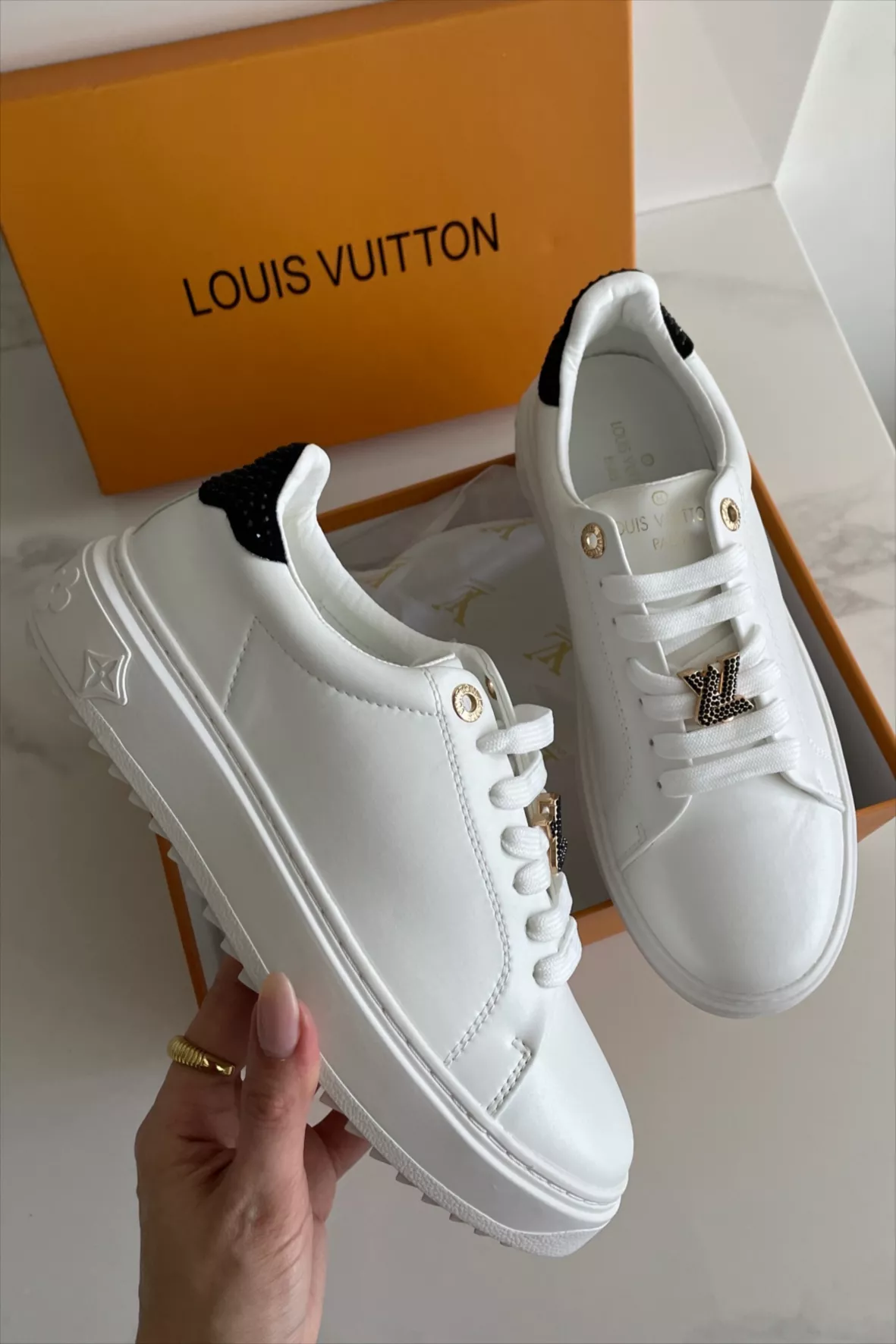 LOUIS VUITTON Time Out Sneaker Gold. Size 34