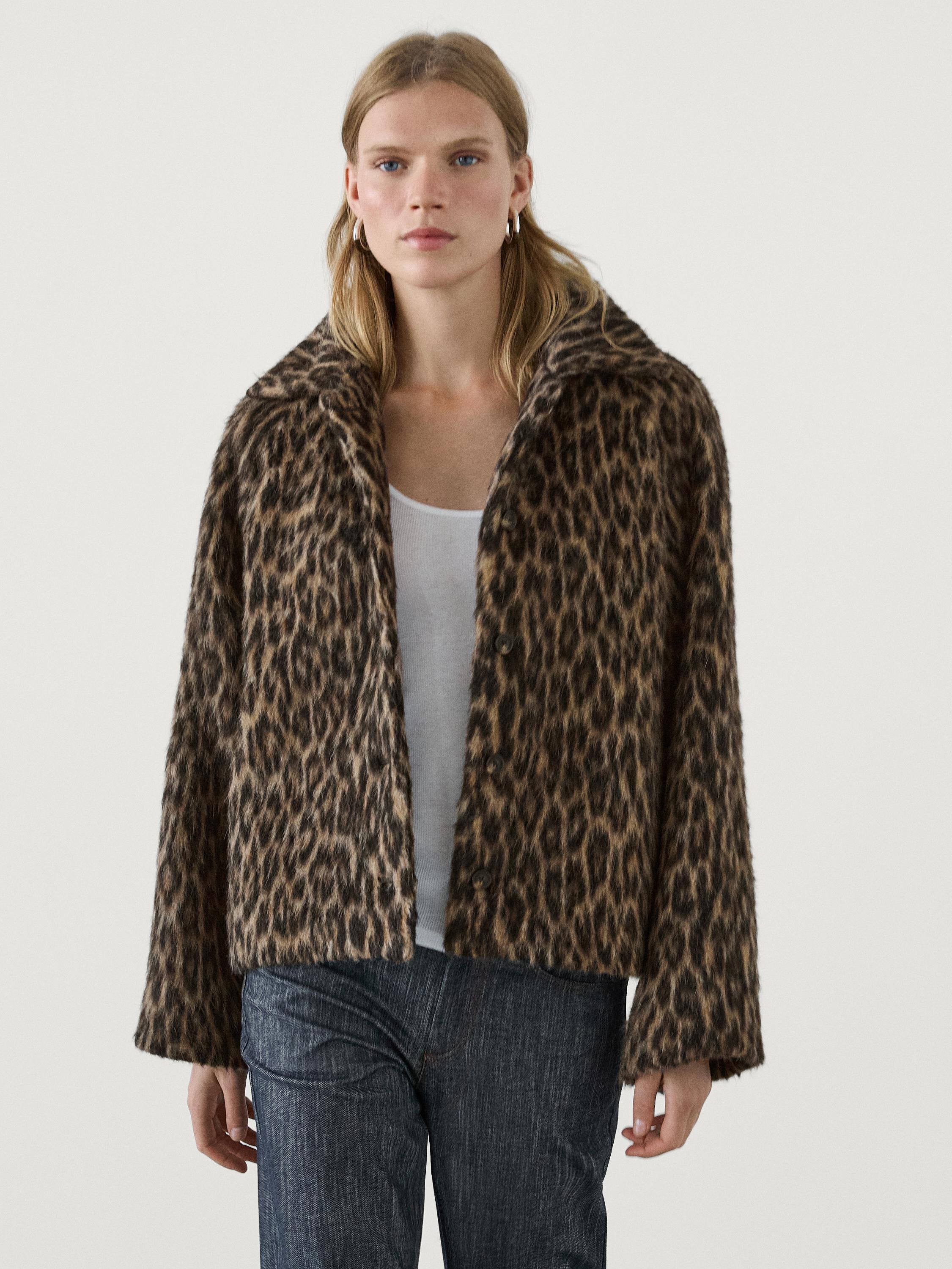 Kurzer Mantel mit Animalprint und Reverskragen | Massimo Dutti DE