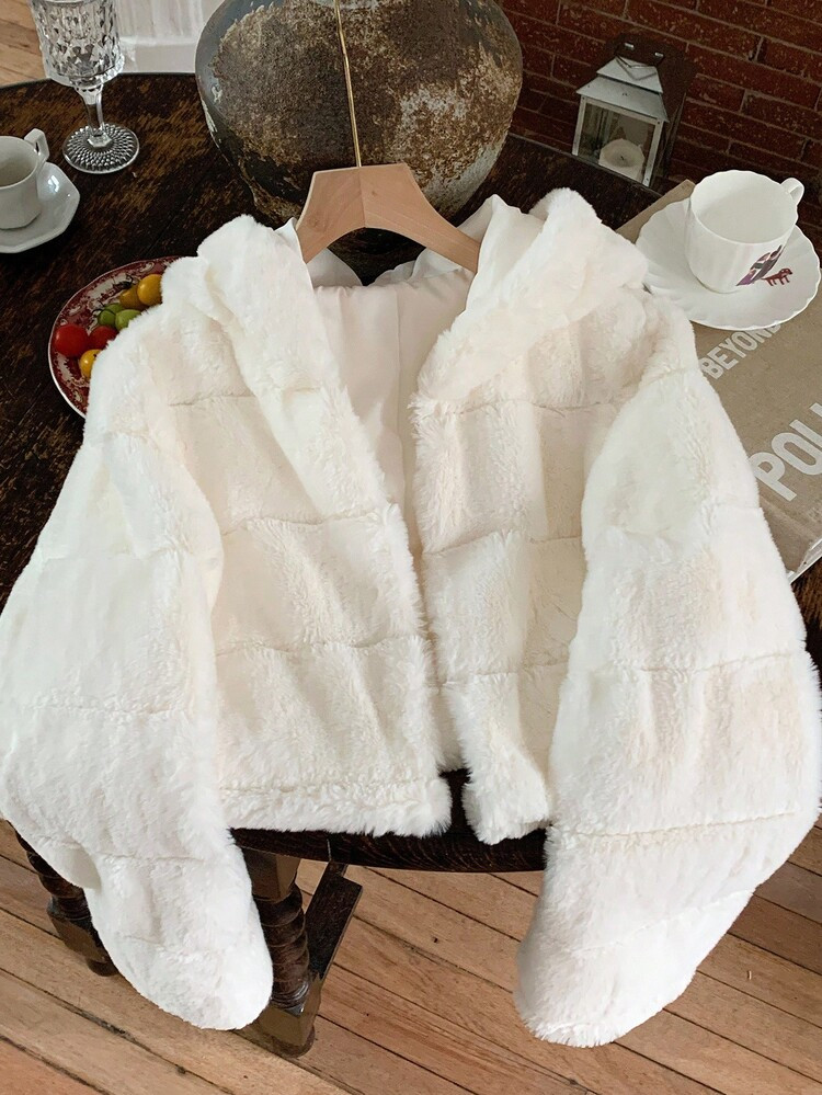 Comfortcana Women's Fashionable White Short Hooded Faux Fur Coat In Fall/Winter | SHEIN