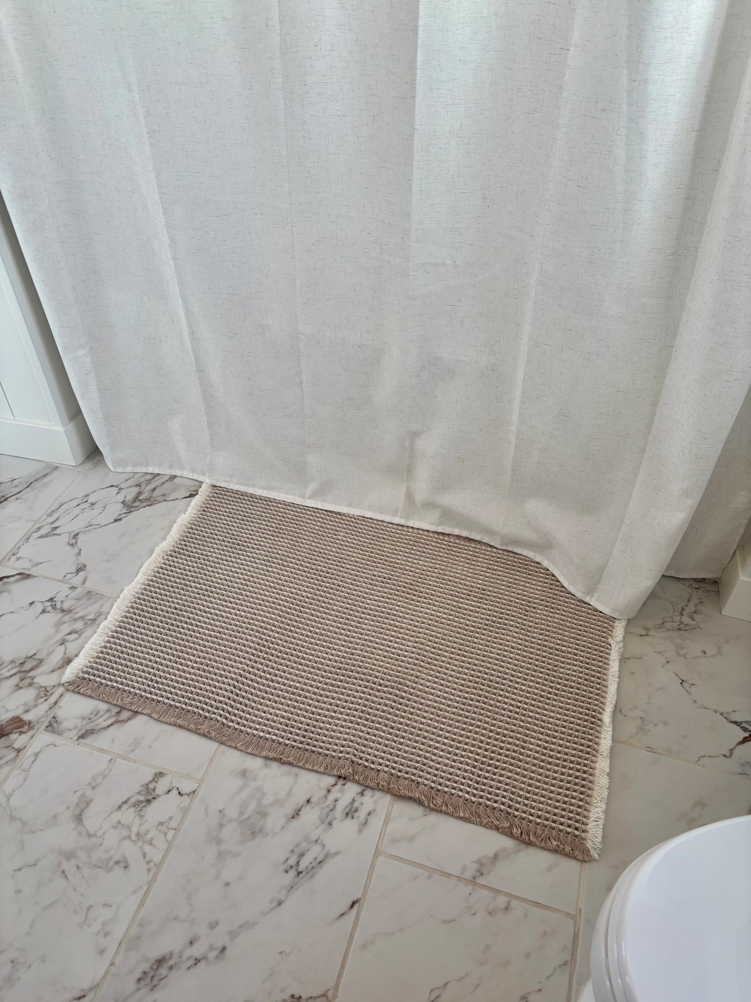 Amazon bath mat! Comes in lots of colors. Quick dry material which we love

#LTKHome