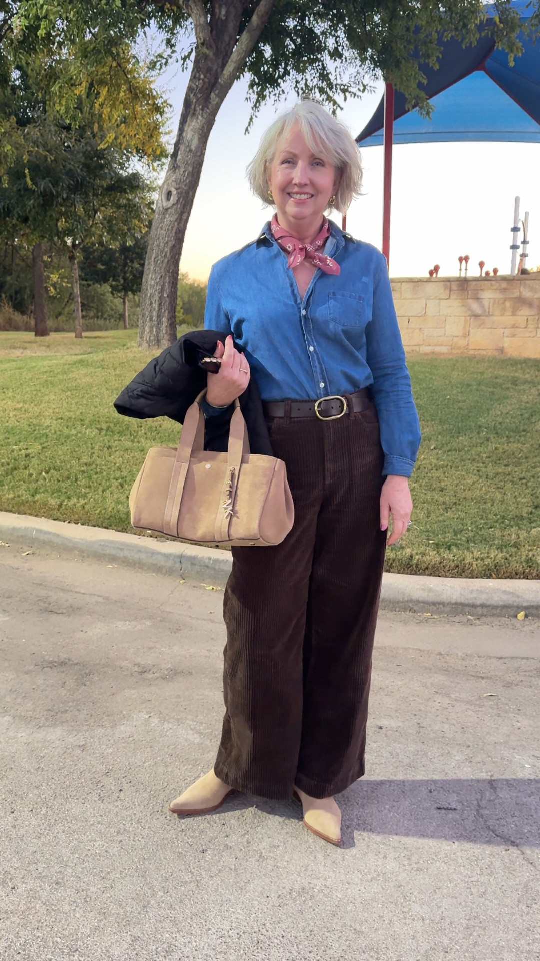 Easy looks for Thanksgiving. Classic denim shirt and corduroy pants. 



Brown pants / brown belt / scarf / bandana / handbag

#LTKmomlife #LTKHoliday #LTKOver40