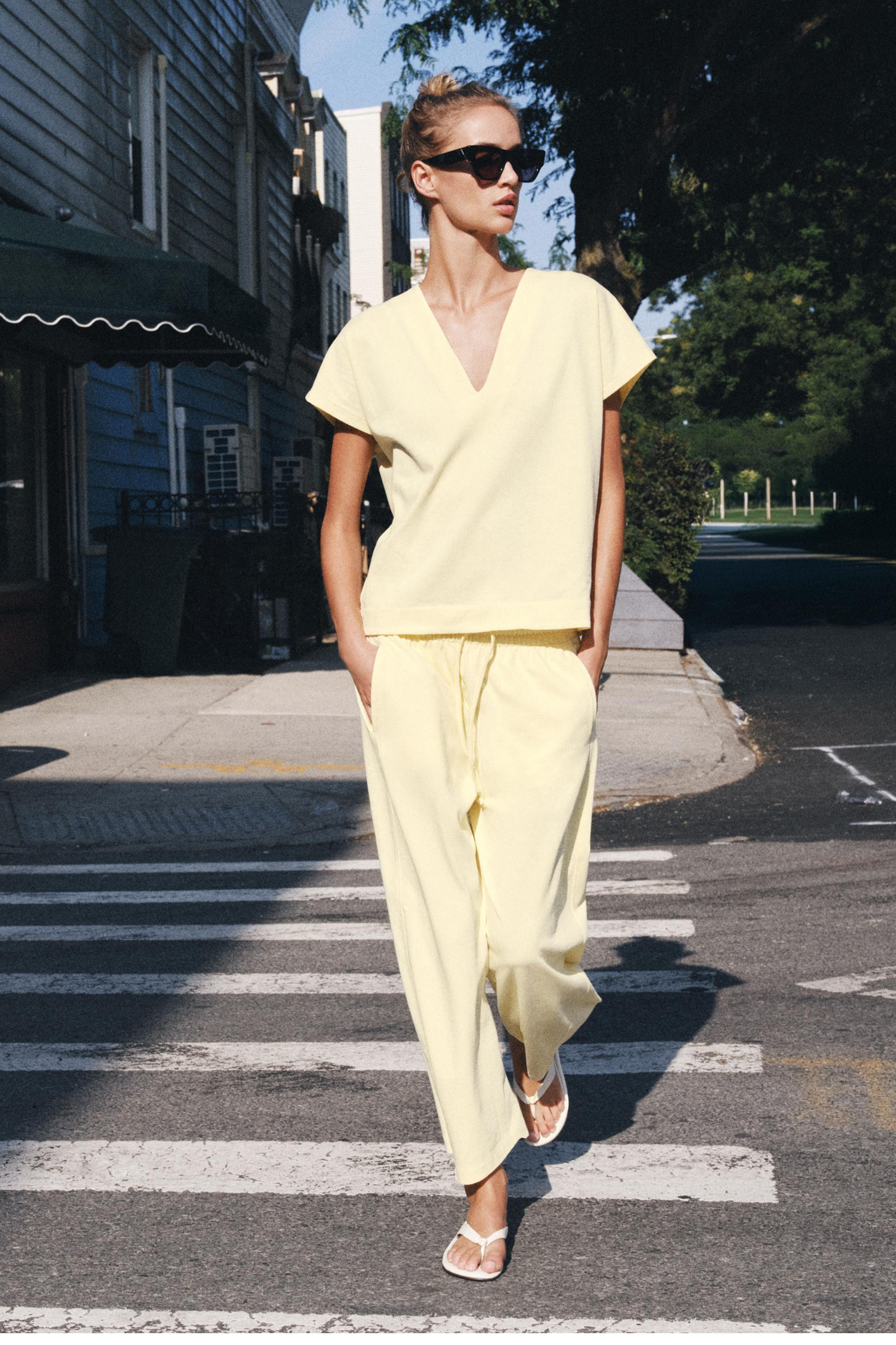 REGULAR FIT - V-NECK - REGULAR LENGTH - SHORT SLEEVEST-shirt crafted from cotton yarn. V-neck and... | Zara US