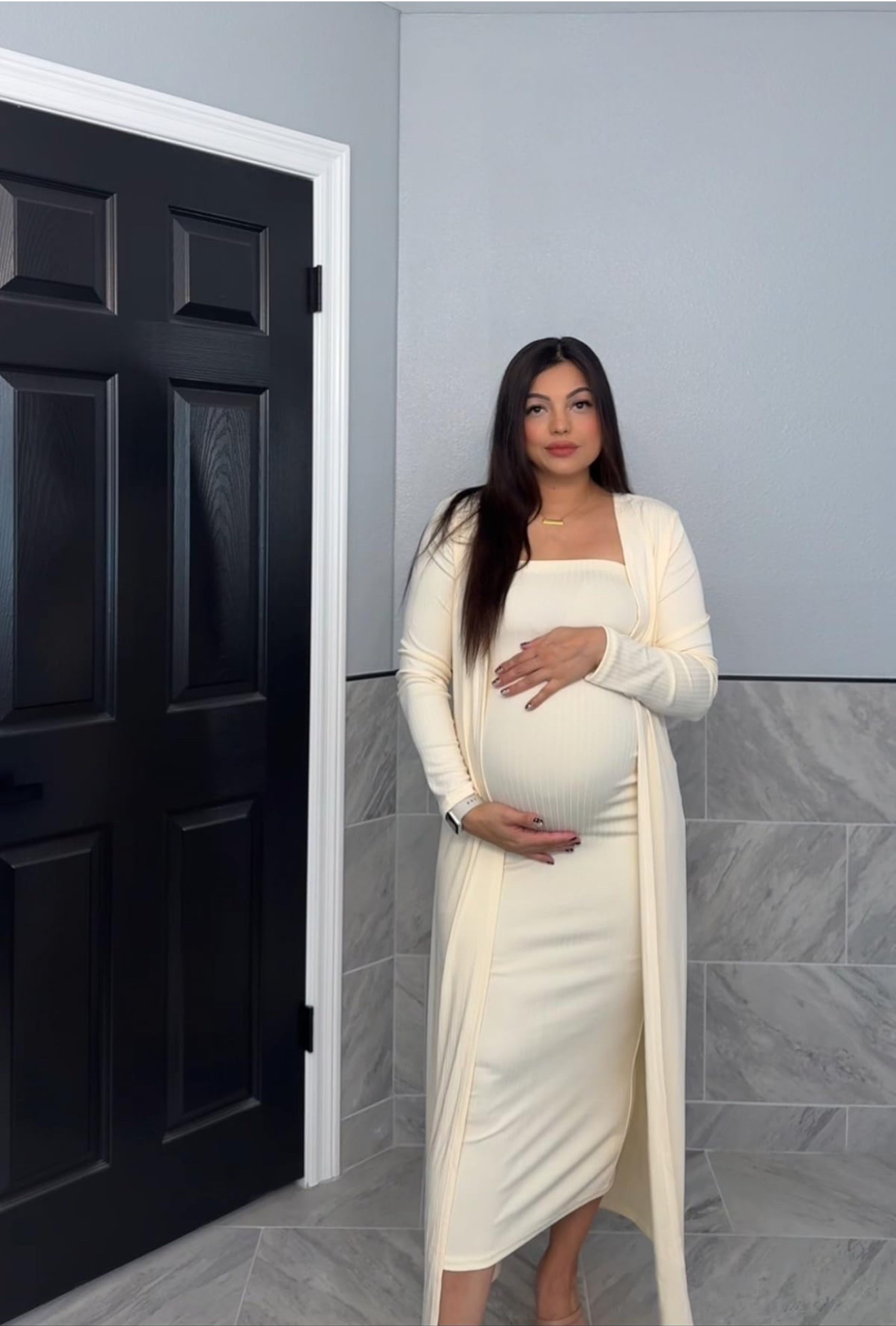 2 piece maternity beige outfit - size medium 
5’4
Shoes - size 7 

#LTKParties #LTKBump #LTKSeasonal