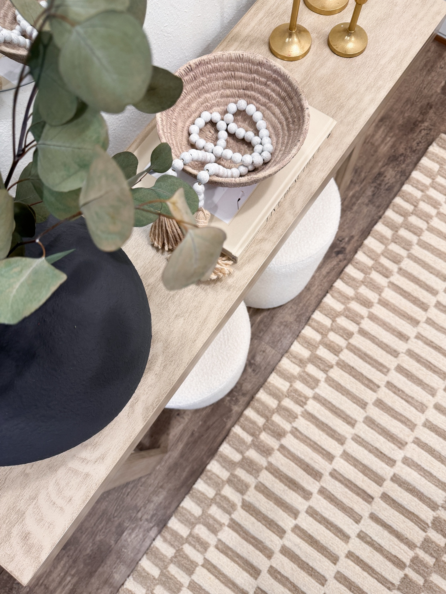 Introducing my new Bradley by Chris Loves Julia launch x Loloi rugs 

Loving my new rug that I place on my entryway.This collection has a soft, muted palette and minimalist gridded design. These rug are 100% wool and have a heathered effect, which adds a hint of color to any room.

#chrislovesjuliaxloloi