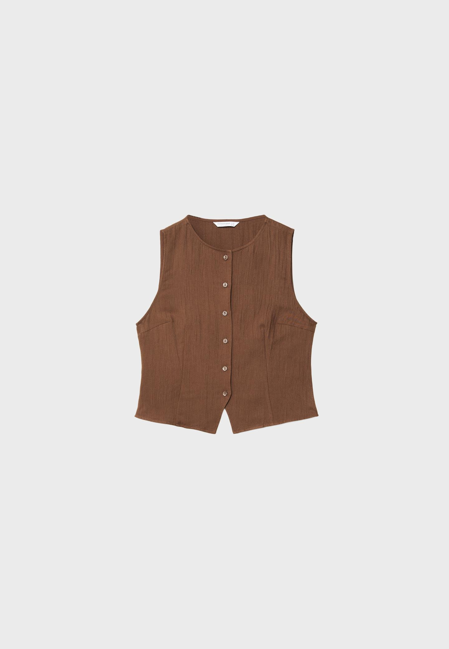 Textured top with buttons | Stradivarius (UK)