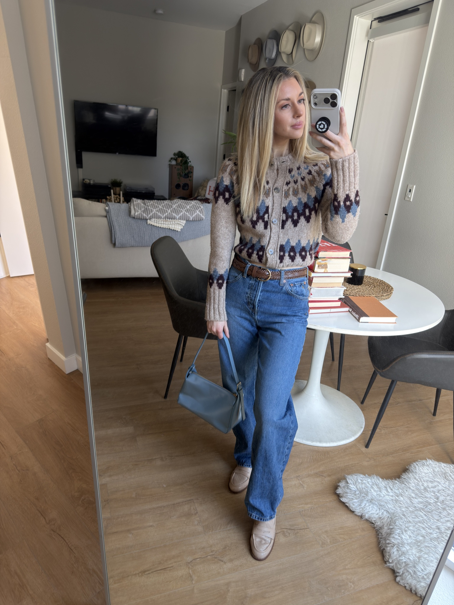 One of my favorite @Veronica Beard sweaters 💓

#LTKootd