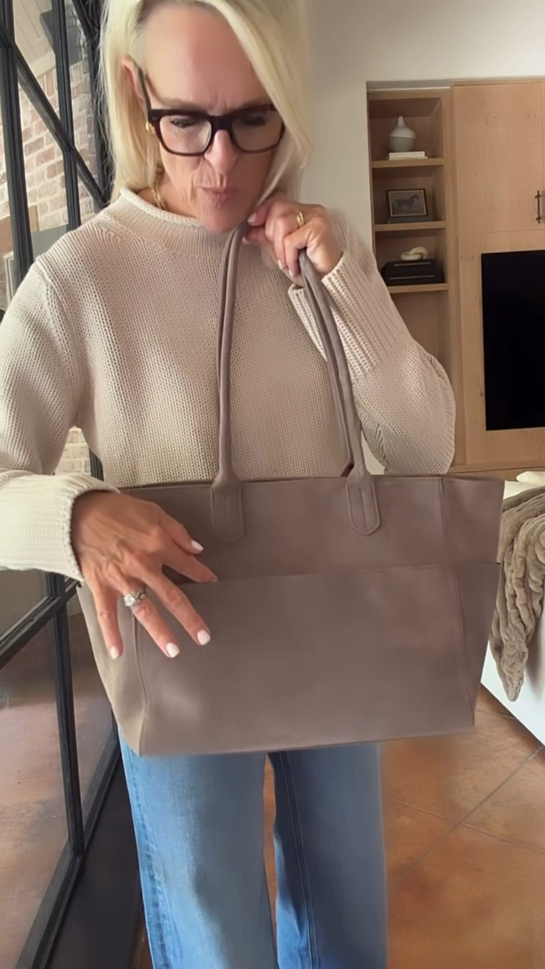 @Quince handbags & belts are SO GOOD!!!
I have several. All very well made! 
#quincepartner

#LTKdayinmylife #LTKOver40 #LTKTravel