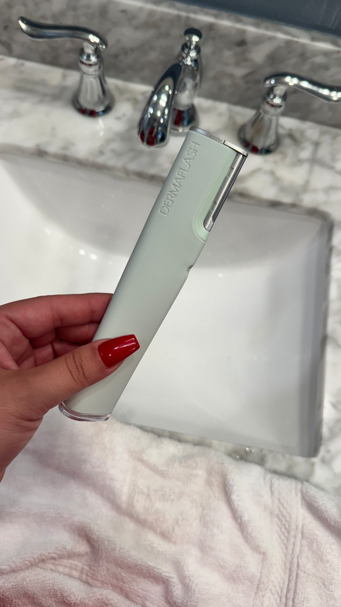 A beauty tool I didn’t know I needed til I went and got a facial!! This tool removes all peach fuzz and dead skin on your face!! It’s an at home dermaplaning option that doesn’t hurt at all and truly makes your makeup glide right on after using!!! 10/10 recommend!!!! 

#LTKFindsUnder100 #LTKBeauty #LTKGiftGuide