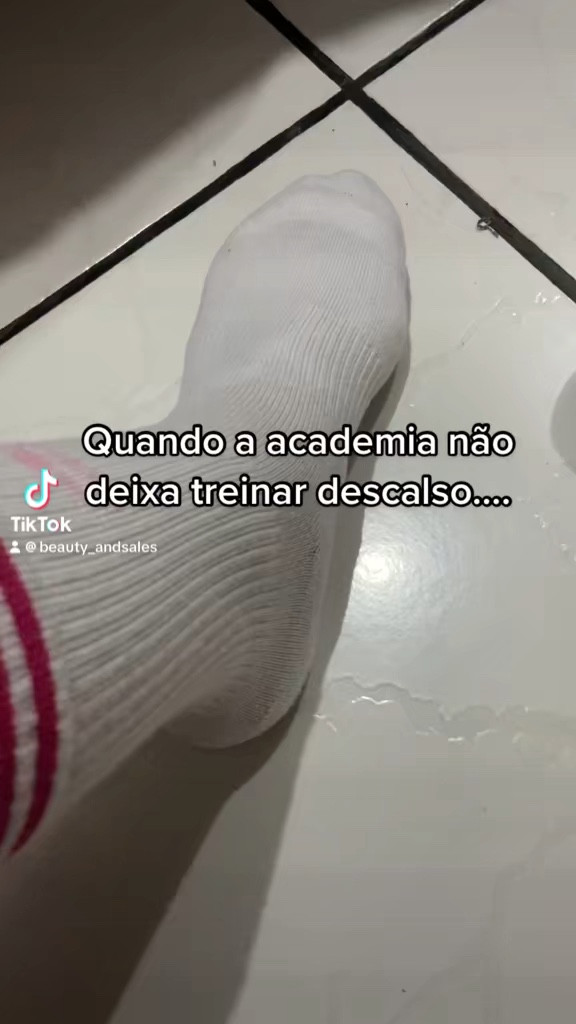 Dica pra quando faz a unha no inverno, colocar um plástico no pé. 
Também dá pra usar gota secadora da Vult. 


#LTKbeauty #LTKbrasil