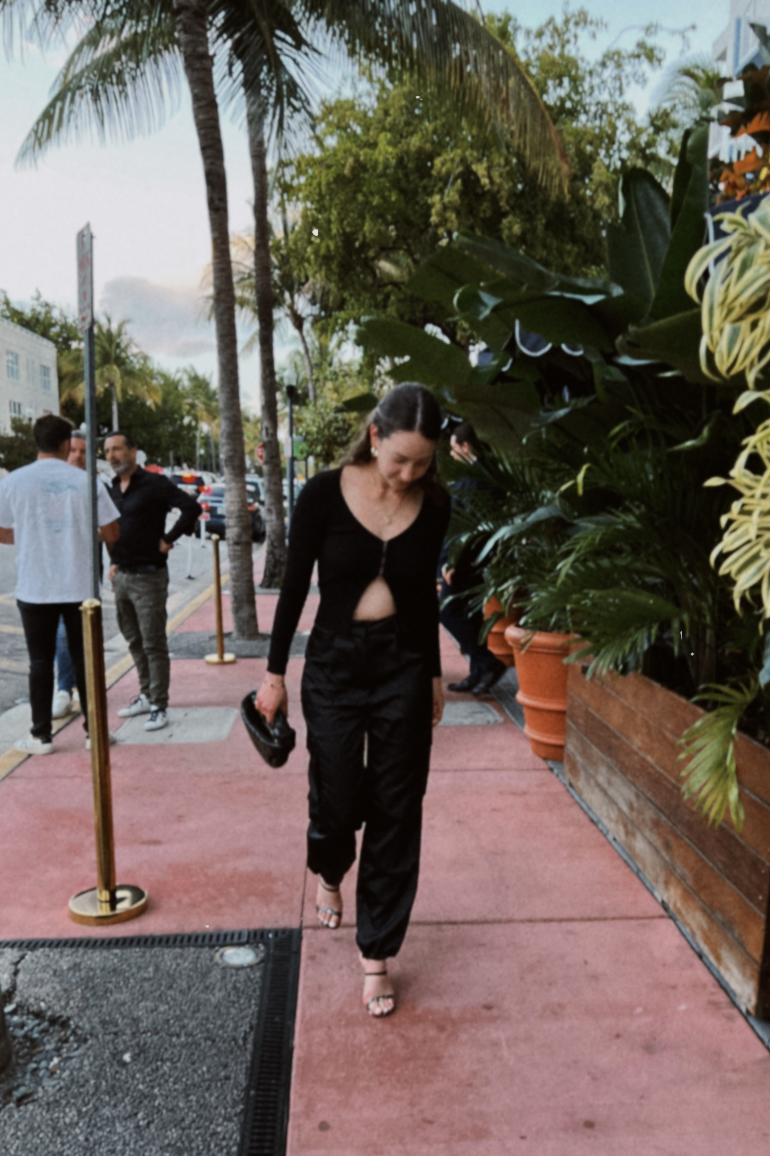 You need these pants end of story 🤣 I always size down in this brand it tends to run big!
//
Cargo pants, silk pants, date night outfit, night out, long sleeve top

#LTKFind #LTKfit #LTKstyletip