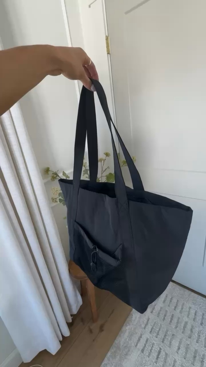 Black tote for the gym or running errands! 🙌🏻 super easy to throw everything into! 

#LTKFindsUnder50 #LTKSeasonal #LTKWatchNow