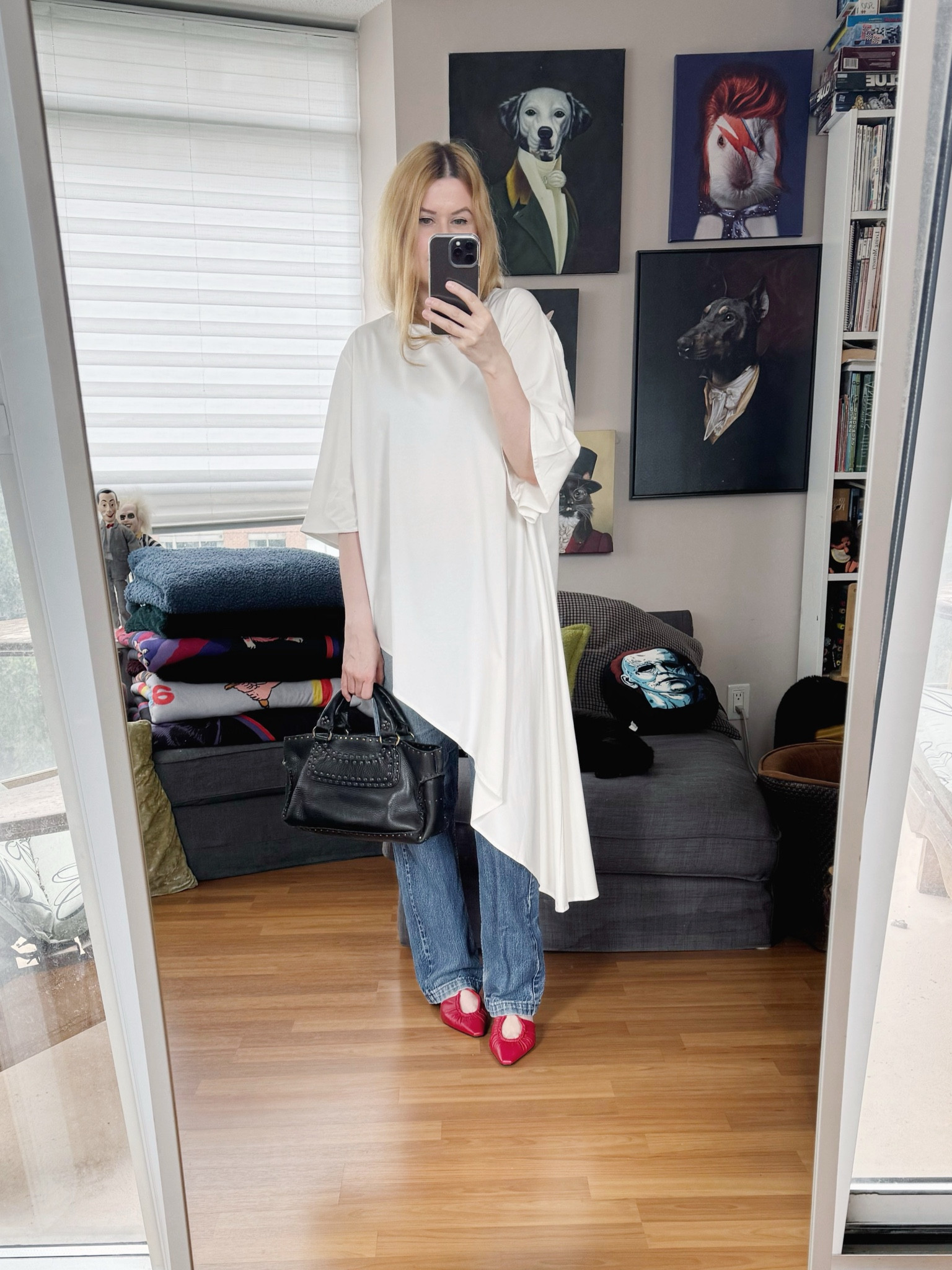 I’m slacking this week. An asymmetrical tee paired with stained vintage Levi’s, some new Maguire shoes, and a vintage bag.

 •
#springlook #vintageceline #vintagelevis #90sminimalist  #torontostylist #StyleOver40  #secondhandFind #fashionstylist #slowfashion #FashionOver40  #MumStyle #genX #genXStyle #shopSecondhand #genXInfluencer #genXblogger #secondhandDesigner #Over40Style #40PlusStyle #Stylish40

#LTKOver40 #LTKShoeCrush #LTKStyleTip