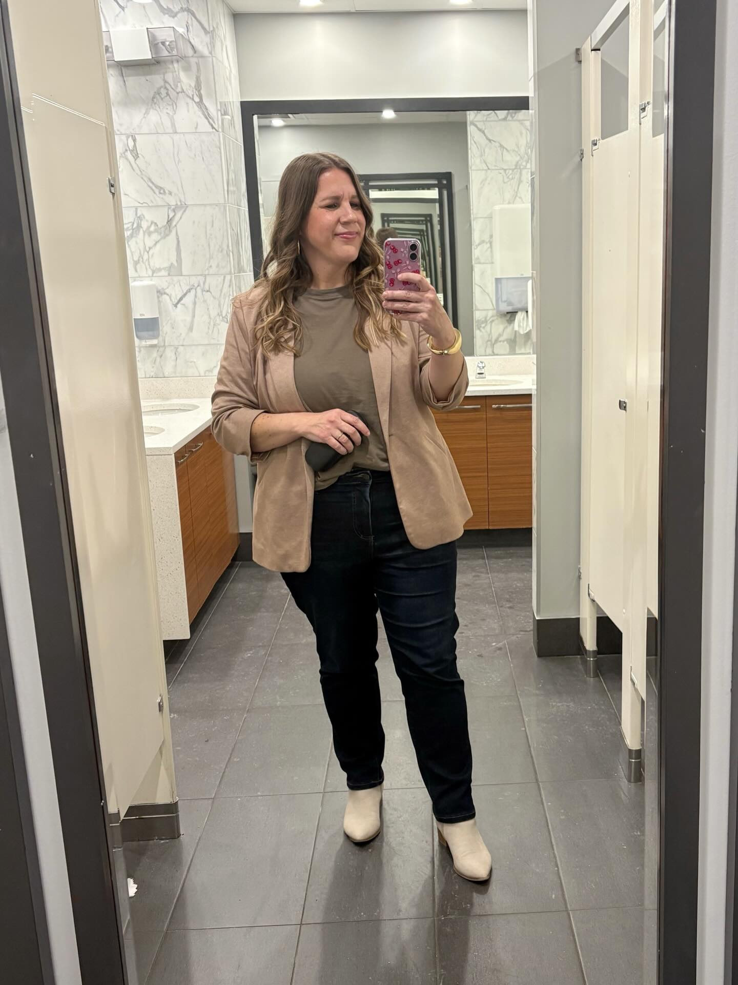 A few recent outfits. 

Looks like I’ve been really into blazers and my dark wash skinny jeans these days. 

#midsizeoutfits #midsizeoutfitideas #midsizeinspo #outfitinspo
Ardene 
Amazon outfits
Jogger jeans
Affordable outfits 
Booties 

#LTKjeans #LTKmidsize