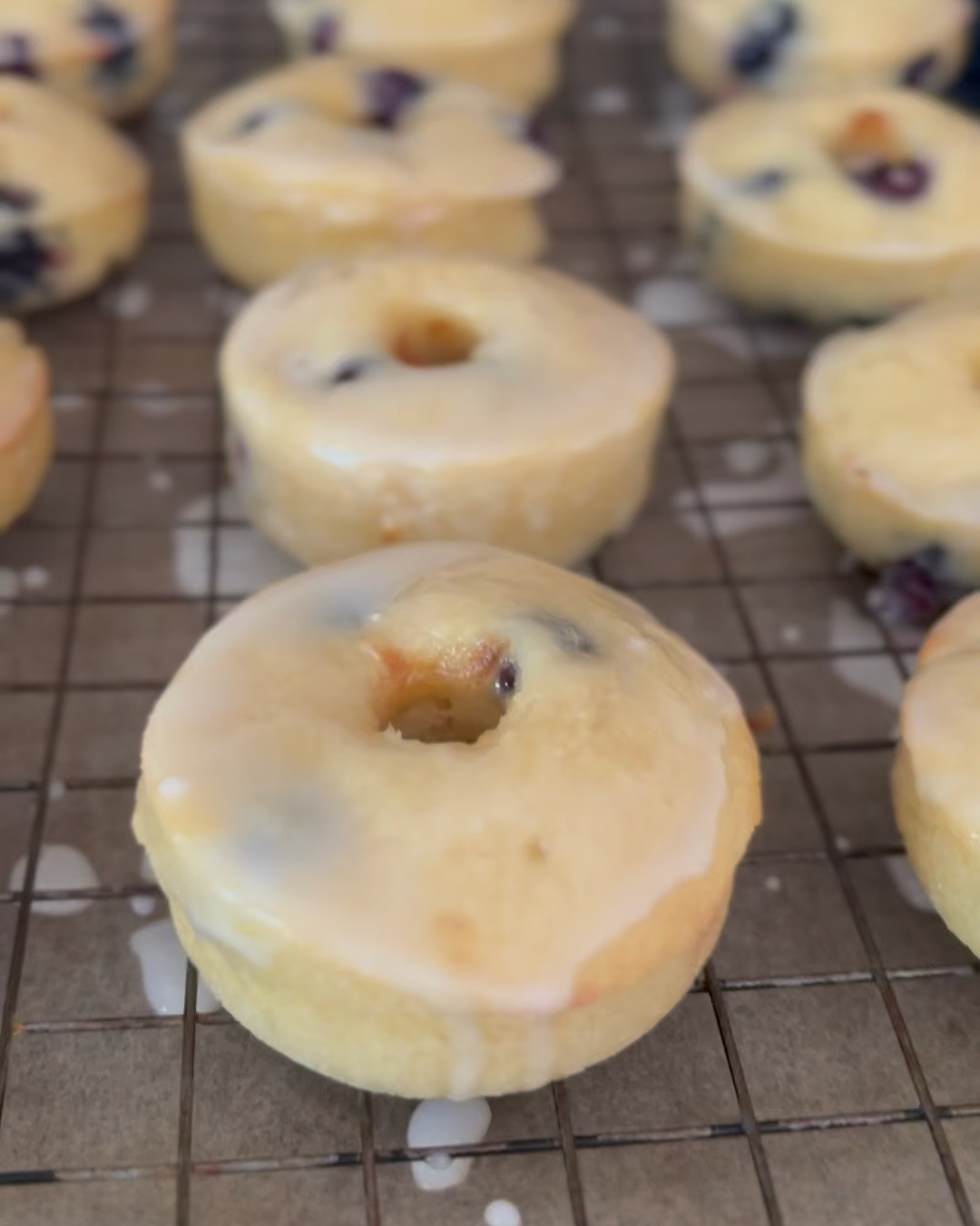 Blueberry lemon donuts! Baking - wire rack, silicone donut baking sheet