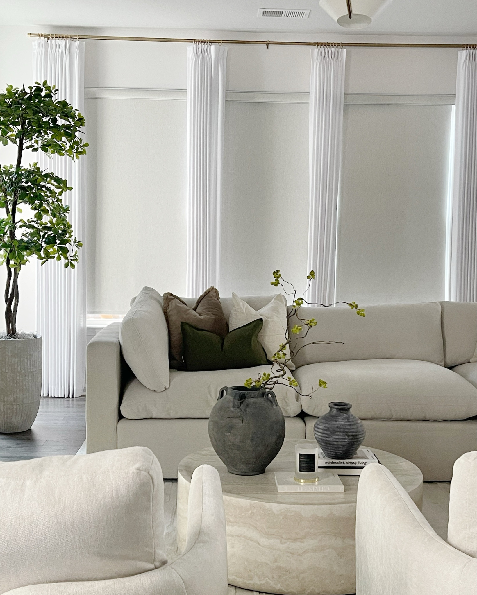 Refreshing my space with pillow covers that feel like spring and summer 🤍
Earthy tones, touches of black, and a deep moody green — calm, grounded, and intentional.

This is my way of creating a home that feels like paradise 🌿

Less trends, more feeling.


#LTKHome #LTKFindsUnder50 #LTKSeasonal