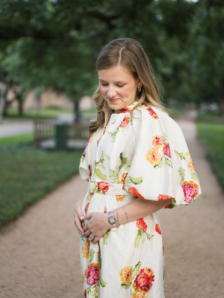 Pregnancy announcement 🎀

Love this floral dress and took my usual size!
