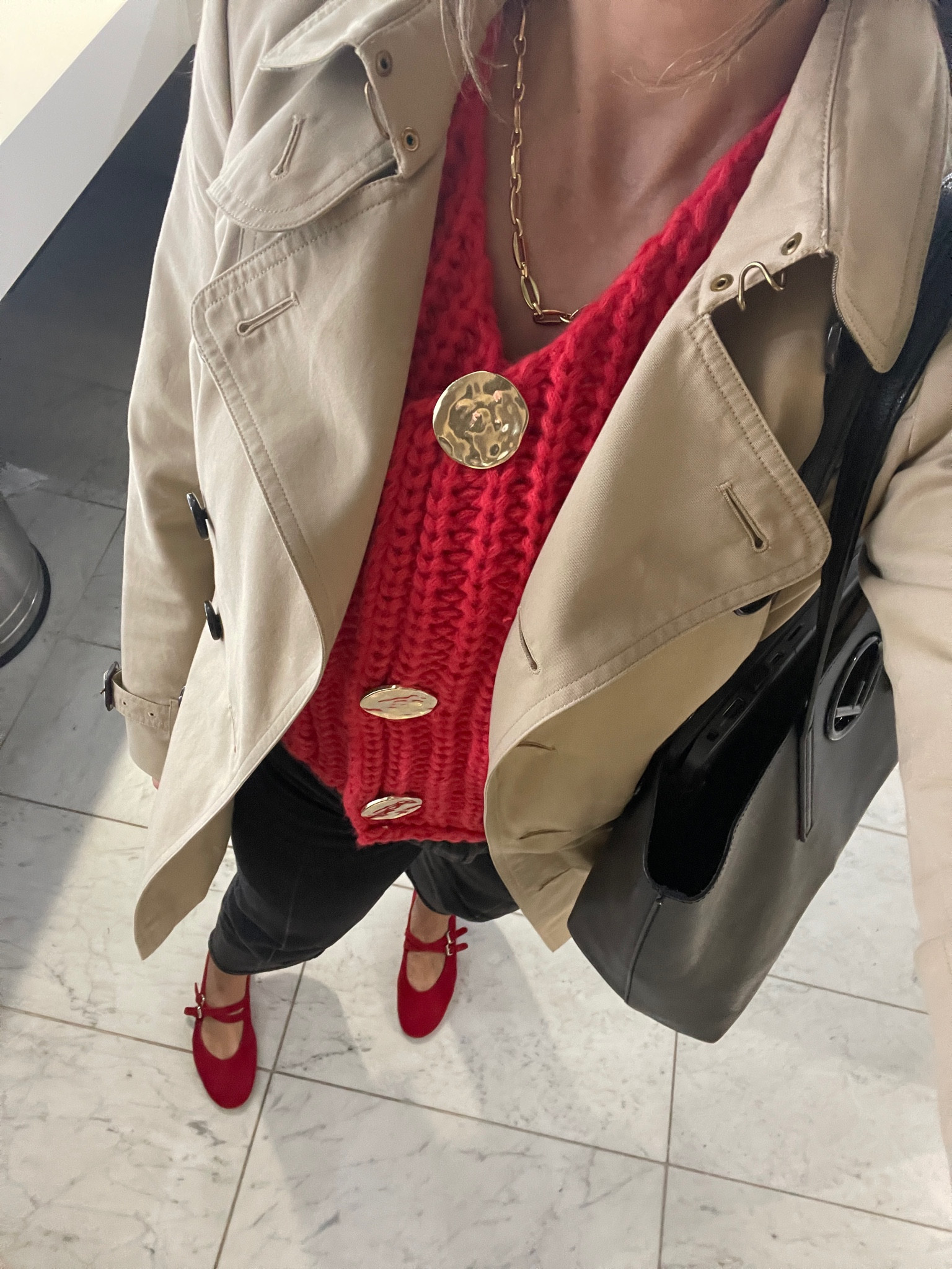 OOTD / love this sweater vest with the big gold buttons and it’s from Amazon. I also got it in a light beige / size small y exact flats are from Zara (link shared in my ig stories)

#LTKWorkwear #LTKShoeCrush #LTKItBag