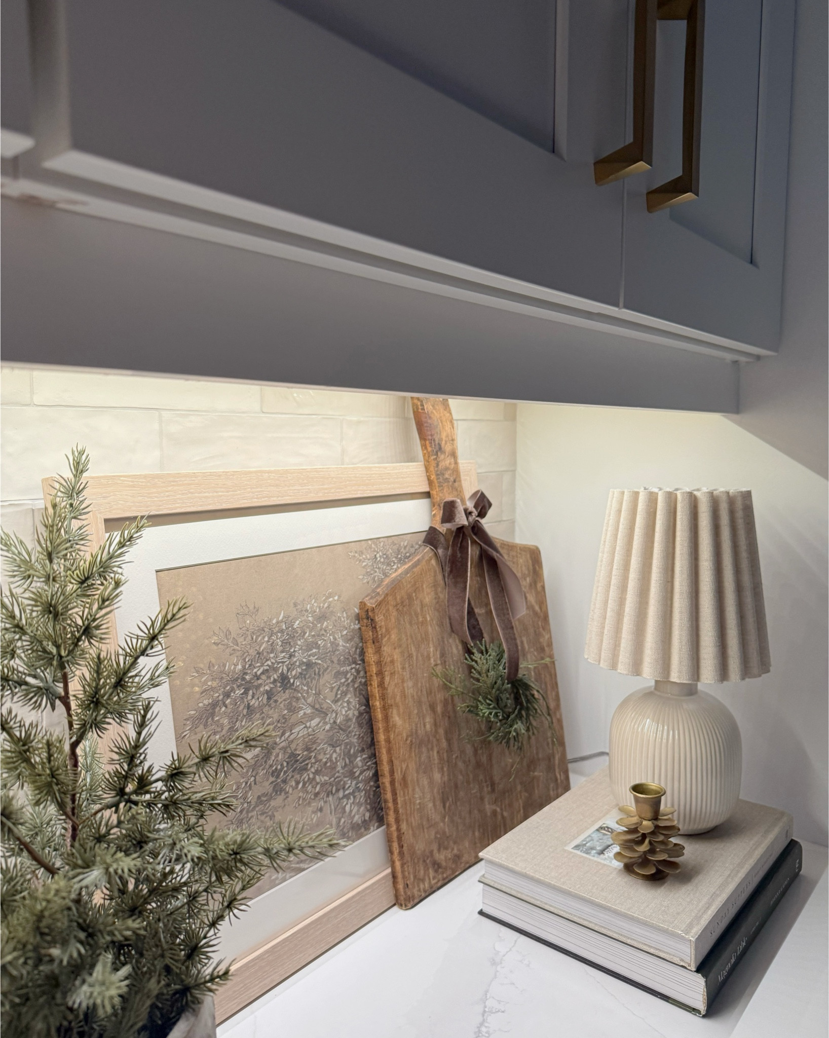 Holiday decor, Christmas decor, Christmas tree, king of Christmas, Christmas decorations, ornaments, neutral Christmas, Christmas table setting, table styling, Christmas garland, wreath, large bow, cozy home

#LTKHome #LTKHoliday