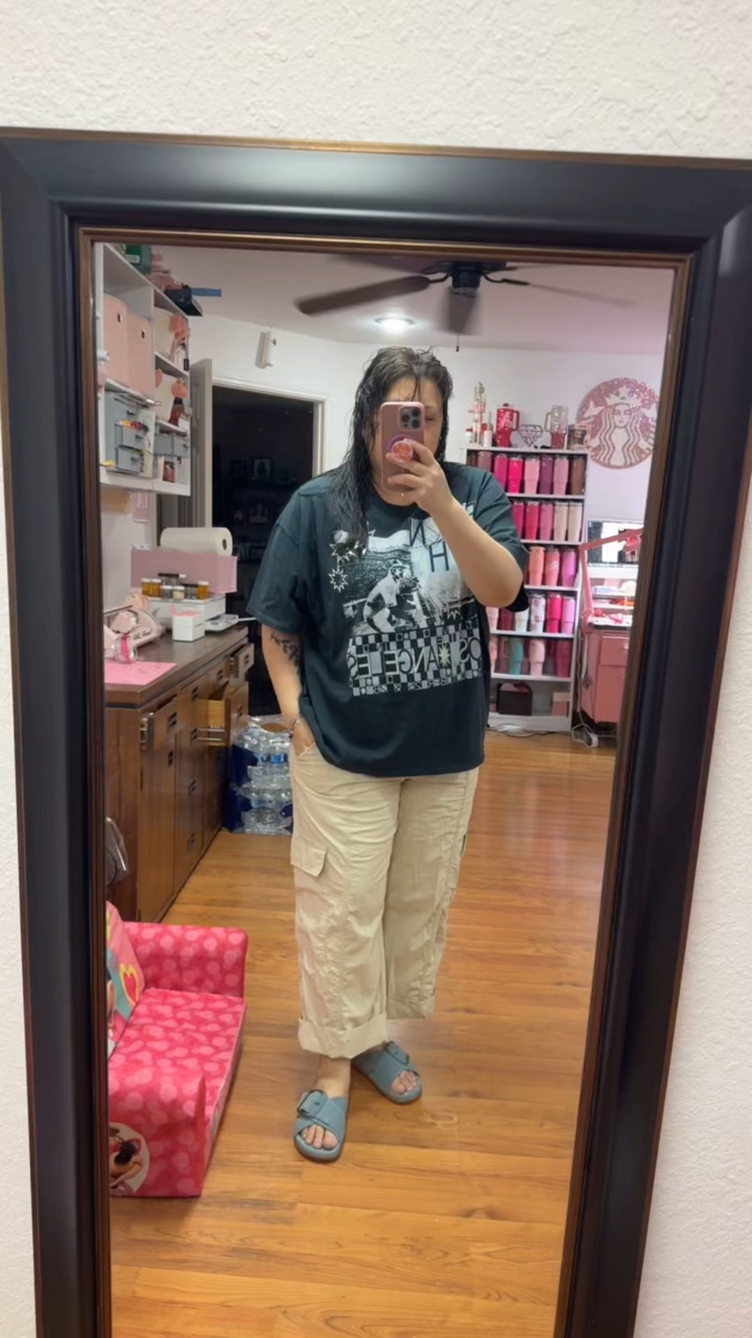 Omgggggg all weekend daydreamer tees are 30% off with code WEEKEND30! Seriously you won’t regret it! Super comfy and flowy. This is a OS and I’m about a 14/16 