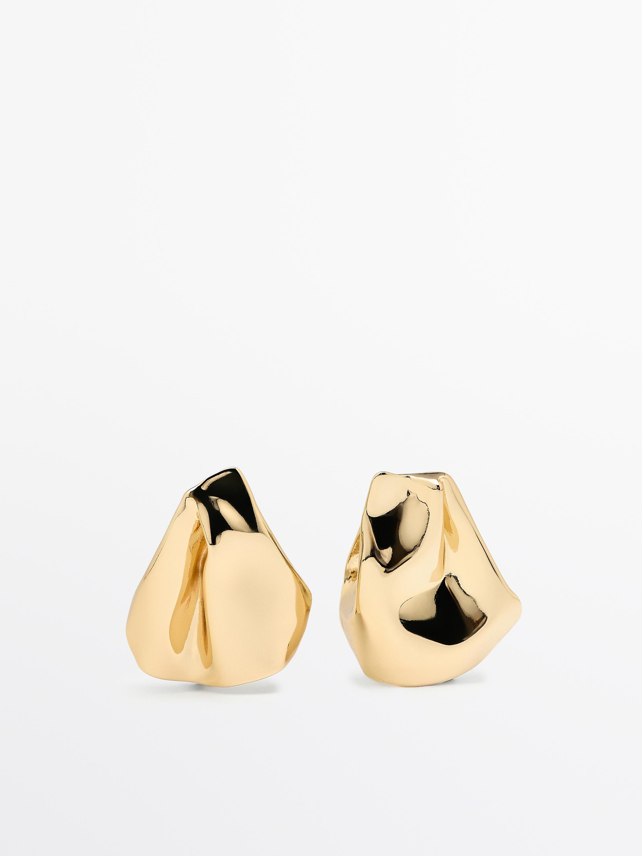 Medium-sized earrings with pleats | Massimo Dutti UK