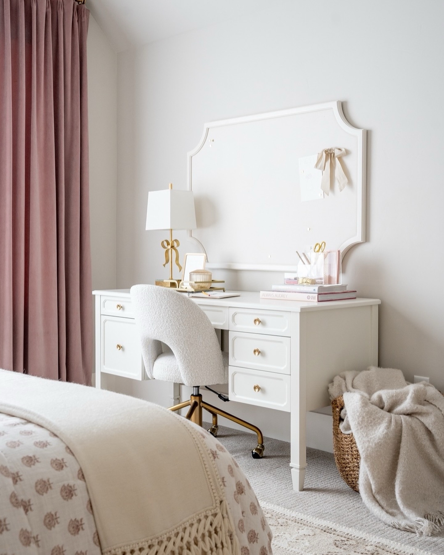A sweet mix of blush tones and elegant details brings this girls’ room to life. The perfect blend of cozy and chic!