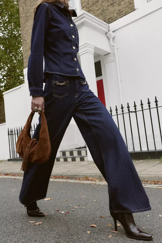 MID-RISE - WIDE LEG - CHAINSMid-rise, wide leg jeans. Front patch pockets with chains. Front zip ... | Zara US