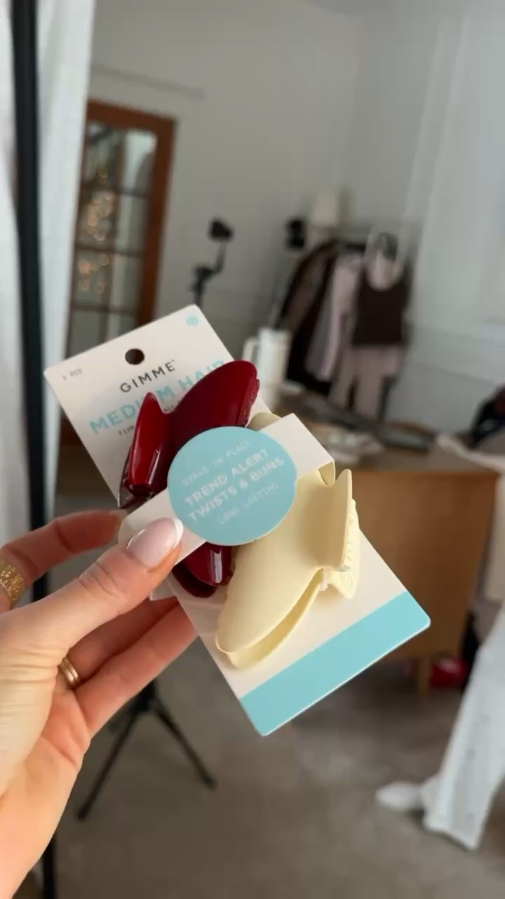 Super affordable and adorable claw clips from Target! 🎯  Perfect way to add color to your Christmas outfits OR pajamas on Christmas morning! 

You can do in store pickup to save time!! 

 

#LTKSeasonal #LTKHoliday #LTKGiftGuide